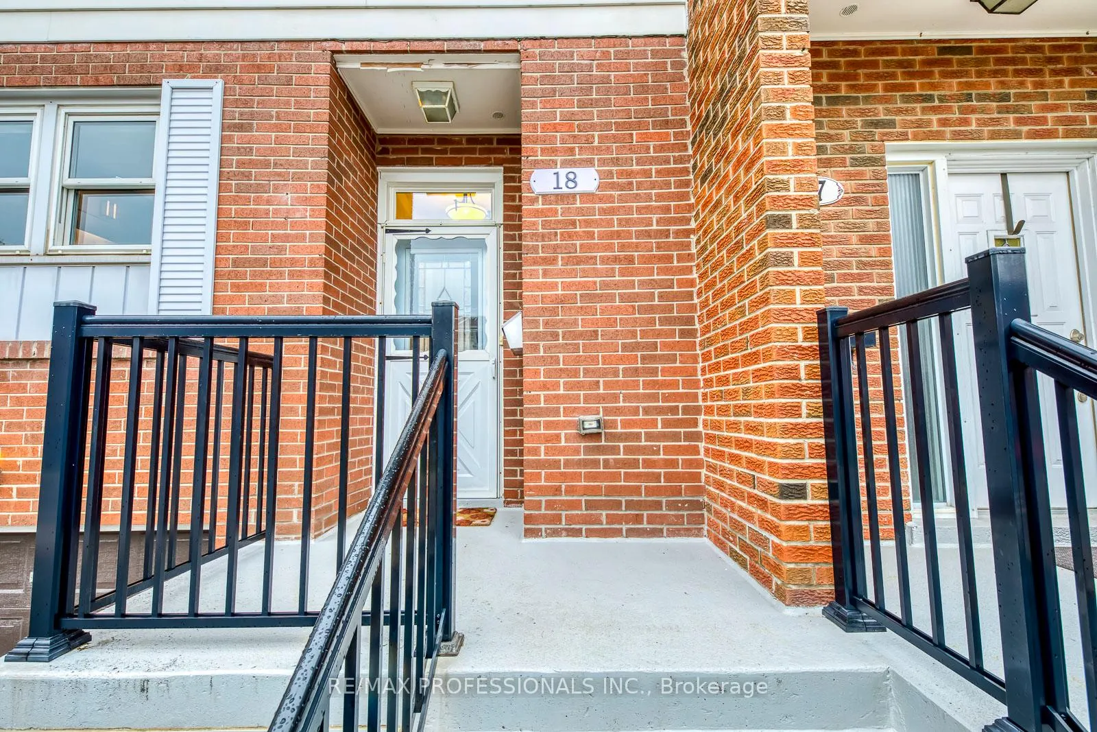 Photo 3 of Unit 18, 17 Centennial Park Road, Etobicoke, Eringate-Centennial-West Deane — HOMEH
