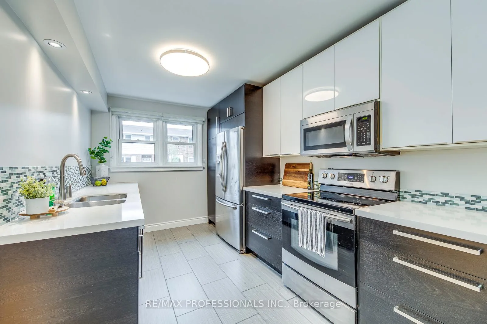 Photo 6 of Unit 18, 17 Centennial Park Road, Etobicoke, Eringate-Centennial-West Deane — HOMEH