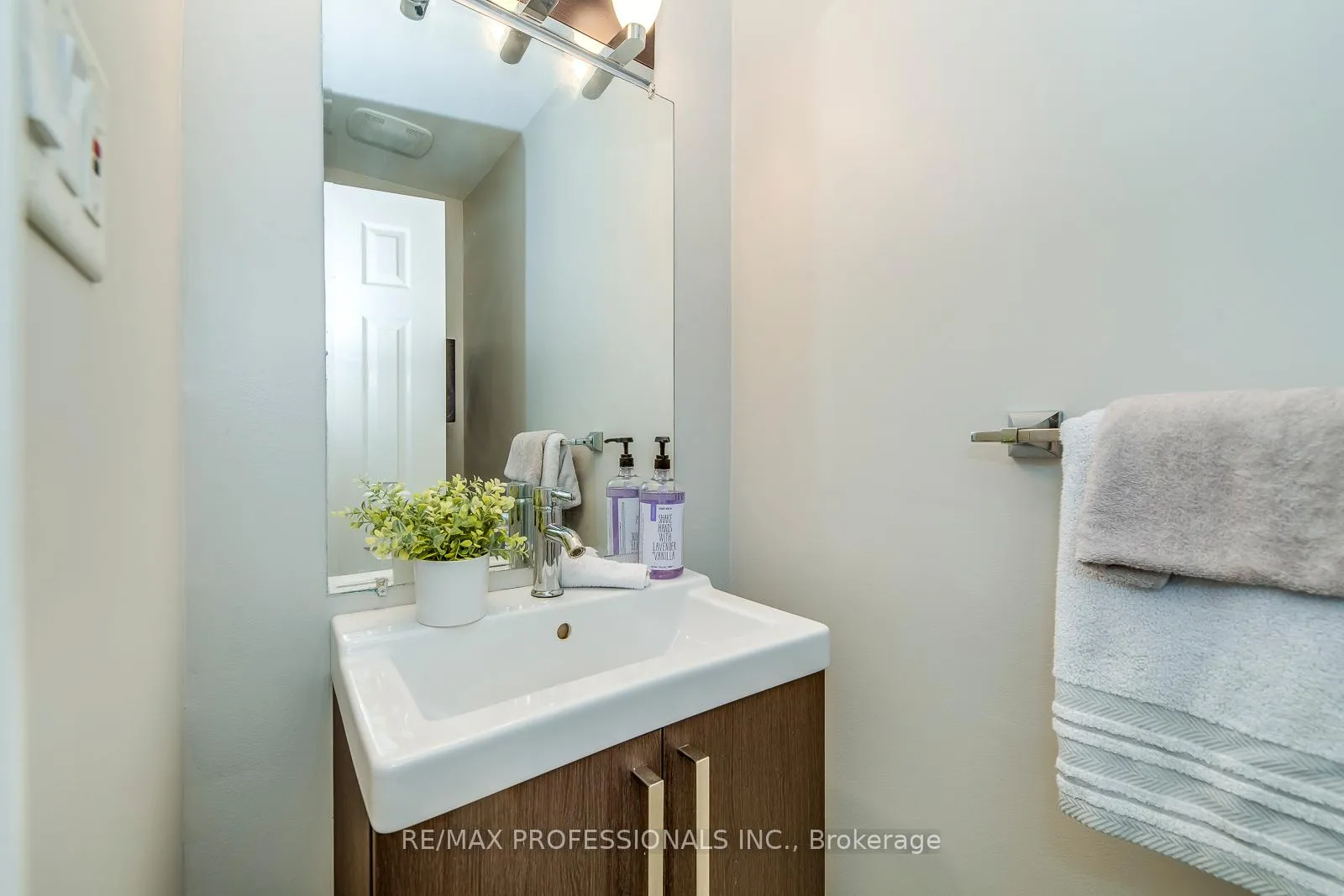 Photo 20 of Unit 18, 17 Centennial Park Road, Etobicoke, Eringate-Centennial-West Deane — HOMEH
