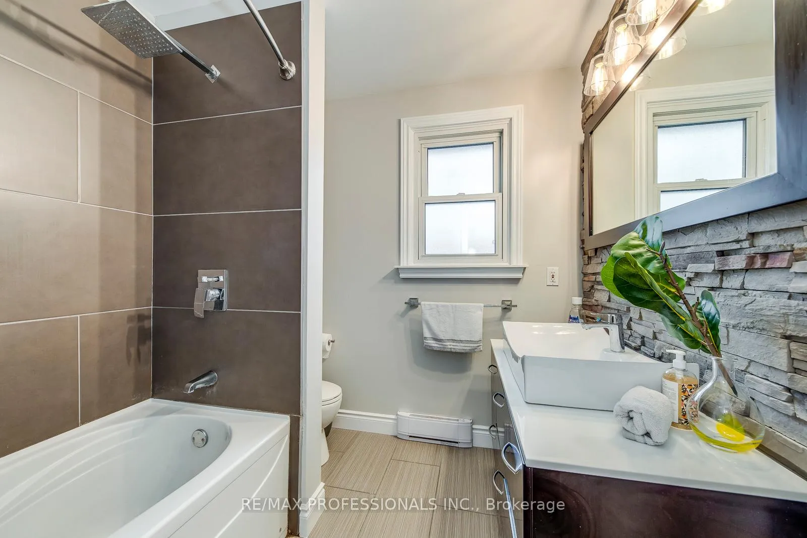 Photo 32 of Unit 18, 17 Centennial Park Road, Etobicoke, Eringate-Centennial-West Deane — HOMEH
