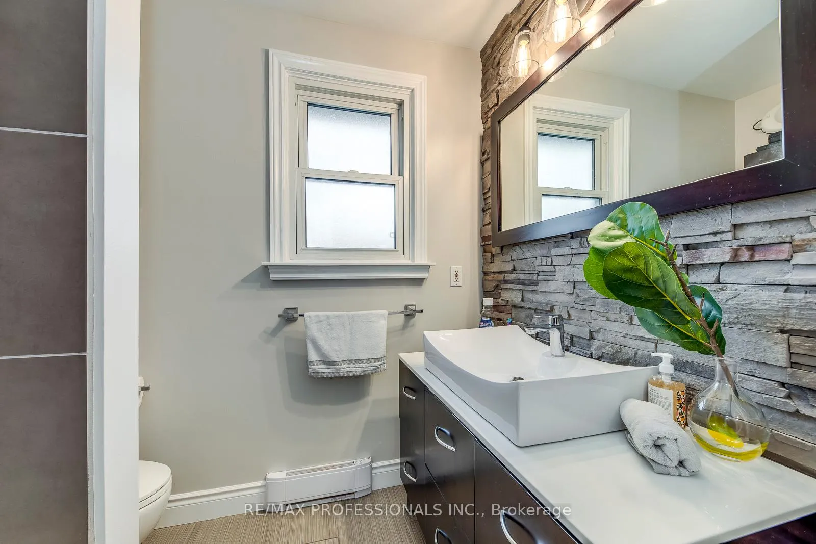 Photo 33 of Unit 18, 17 Centennial Park Road, Etobicoke, Eringate-Centennial-West Deane — HOMEH