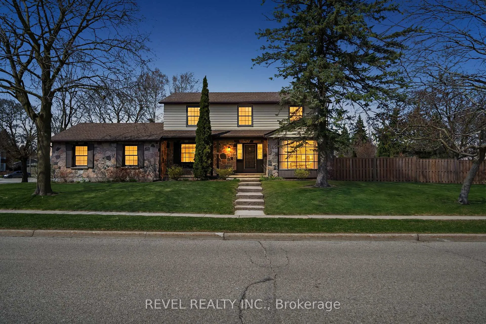 Photo 1 of 88 Culham Drive W, Cambridge — HOMEH