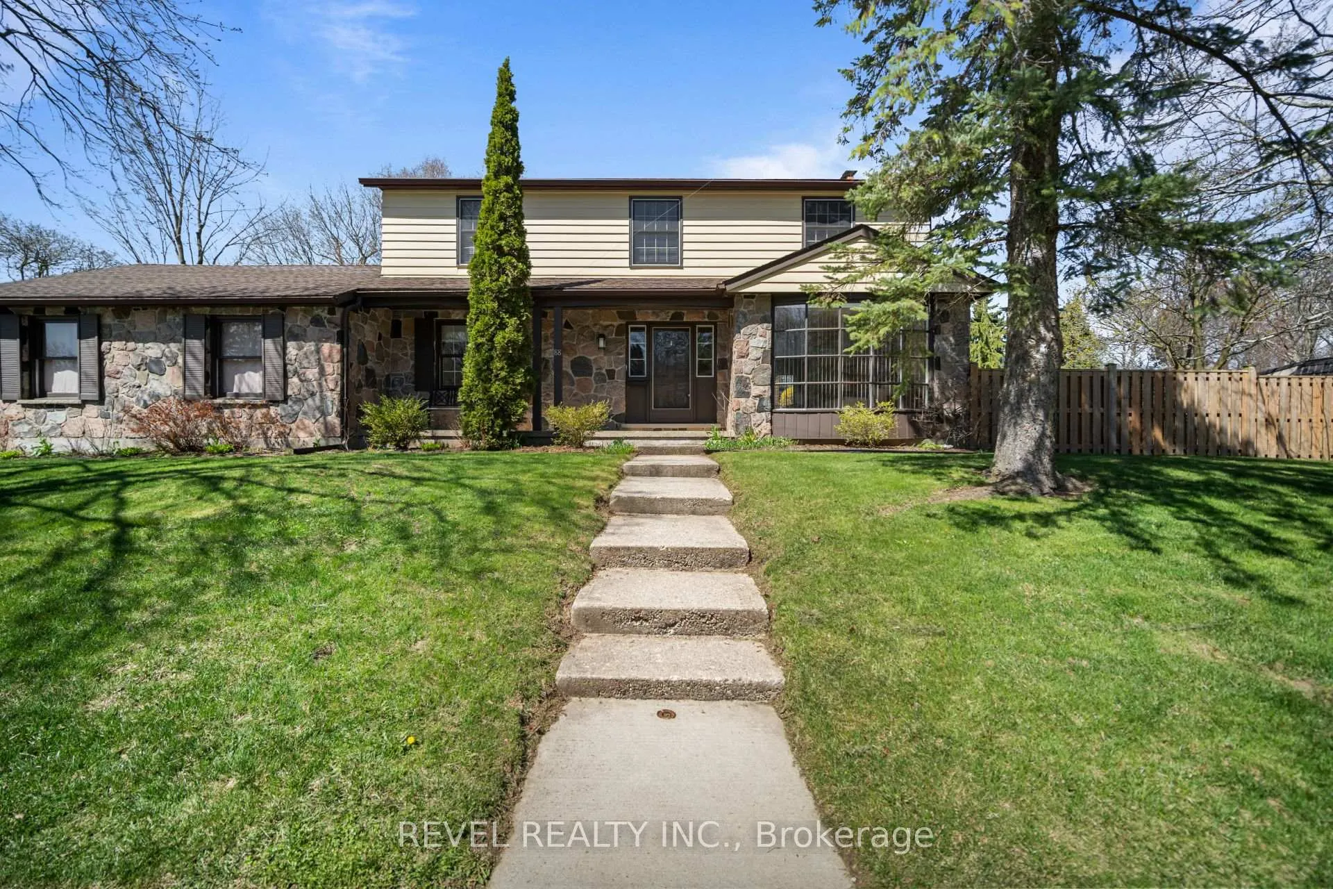 Photo 3 of 88 Culham Drive W, Cambridge — HOMEH