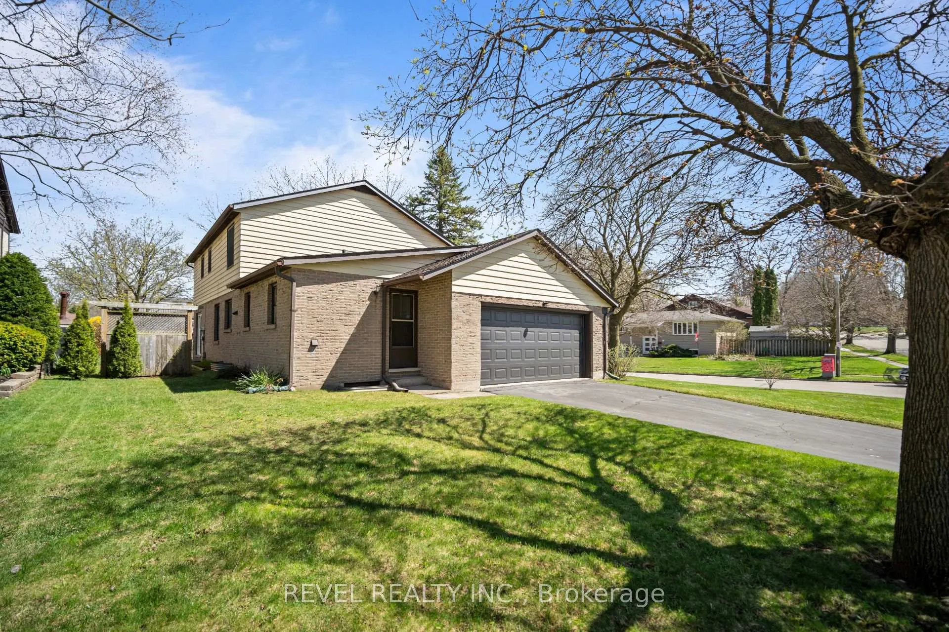 Photo 38 of 88 Culham Drive W, Cambridge — HOMEH