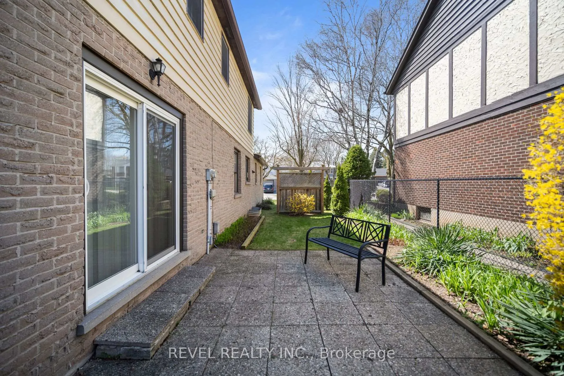 Photo 39 of 88 Culham Drive W, Cambridge — HOMEH