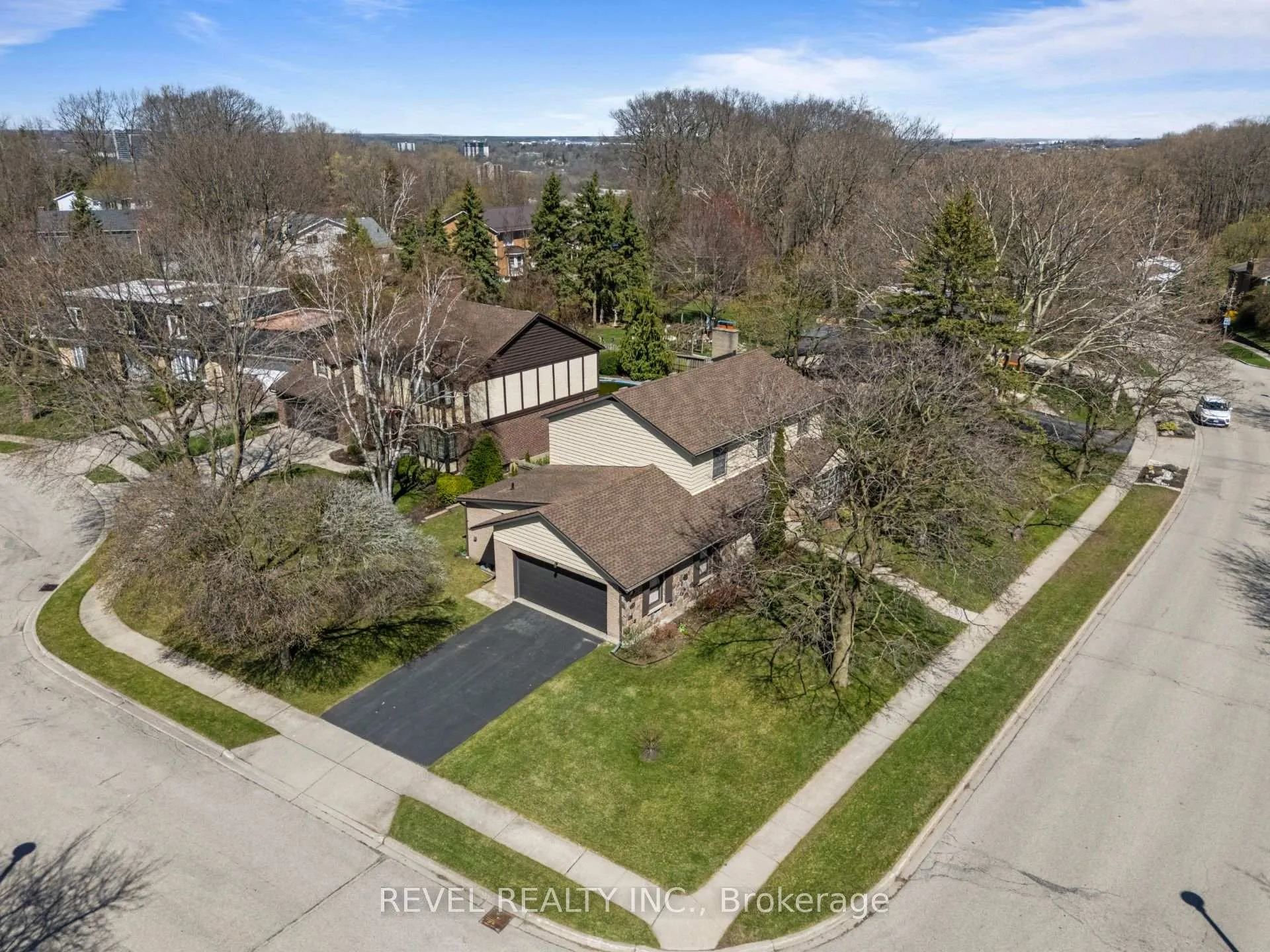 Photo 42 of 88 Culham Drive W, Cambridge — HOMEH