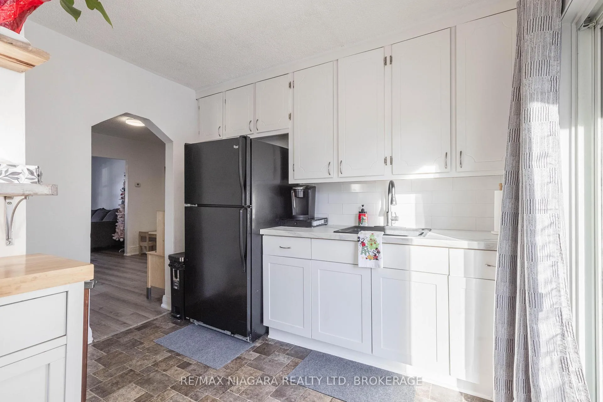 Photo 3 of 110 Mcalpine Avenue S, Welland, Lincoln/Crowland — HOMEH