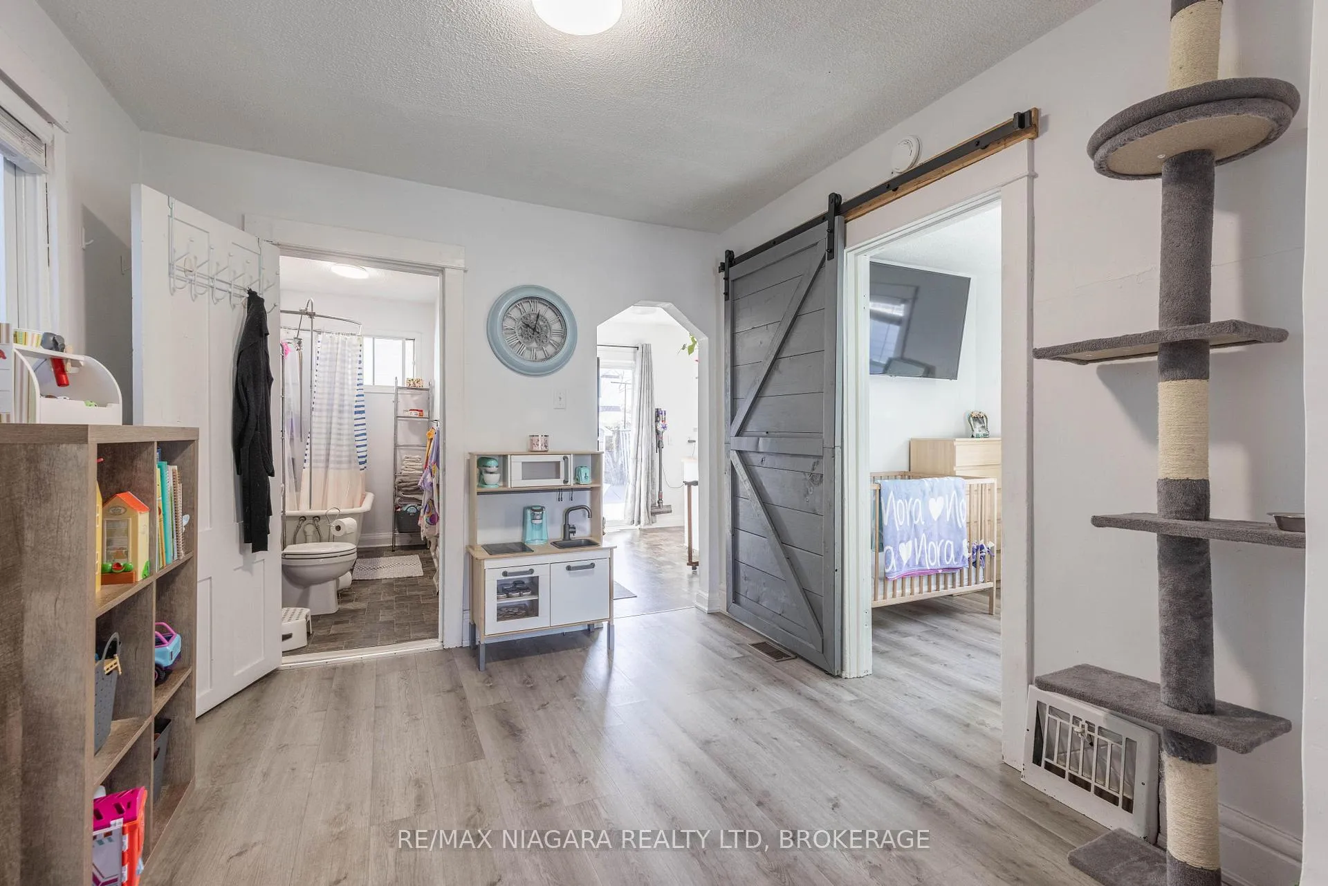Photo 6 of 110 Mcalpine Avenue S, Welland, Lincoln/Crowland — HOMEH