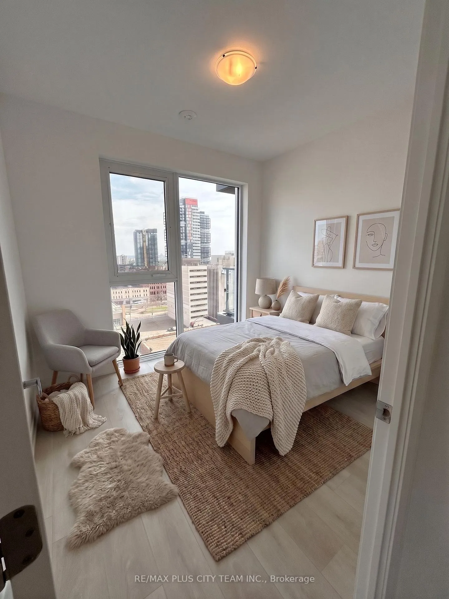 Photo 5 of Unit 1402, 75 James Street S, Hamilton, Corktown — HOMEH