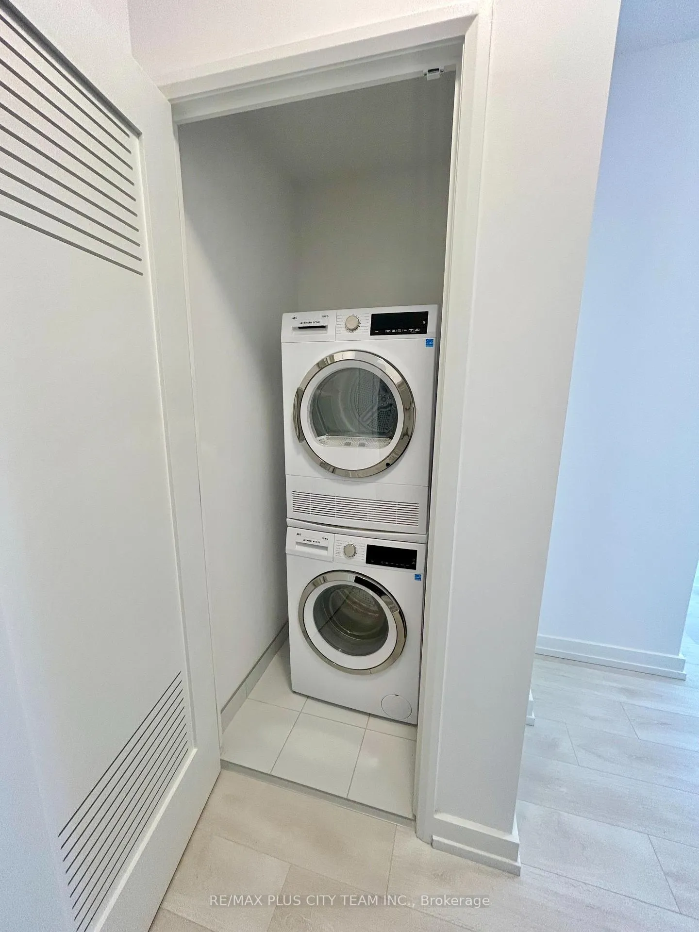Photo 8 of Unit 1402, 75 James Street S, Hamilton, Corktown — HOMEH