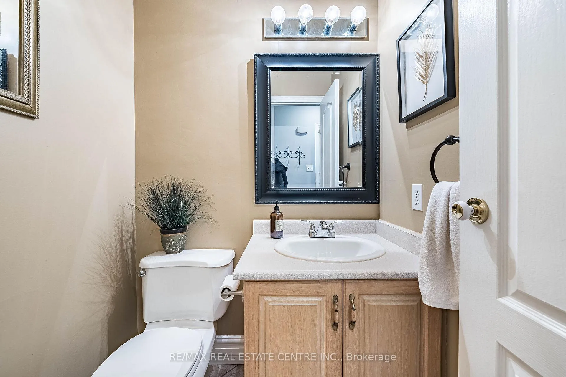 Photo 14 of 7 Morley Crescent, Brampton, Central Park — HOMEH