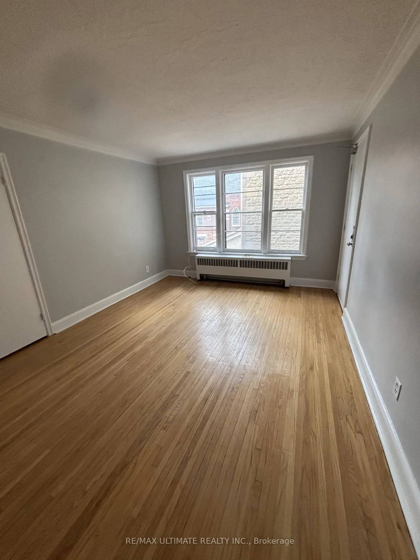 Photo 3 of Unit 4, 19 Castlefield Avenue, Toronto, Yonge-Eglinton — HOMEH