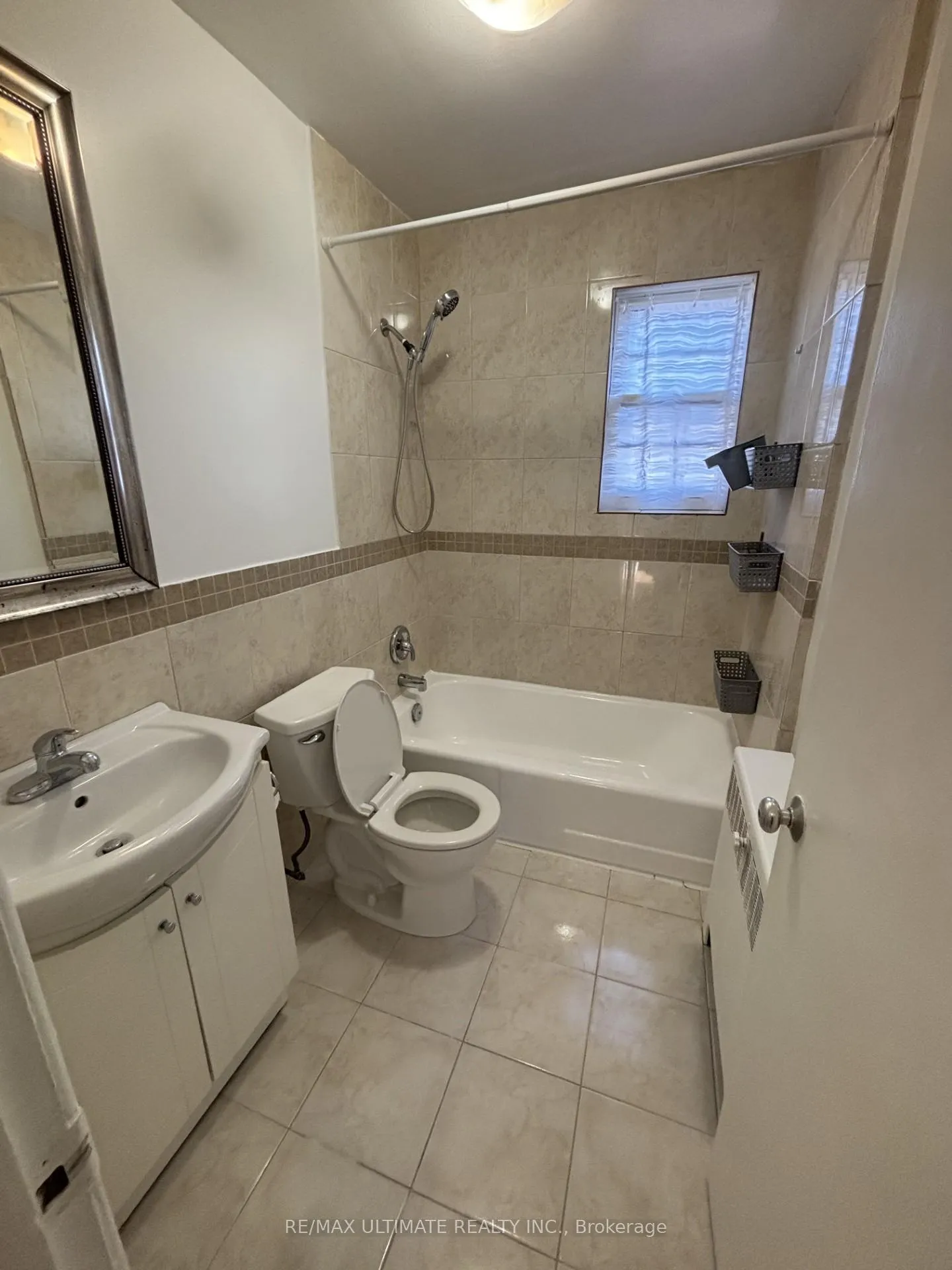 Photo 7 of Unit 4, 19 Castlefield Avenue, Toronto, Yonge-Eglinton — HOMEH