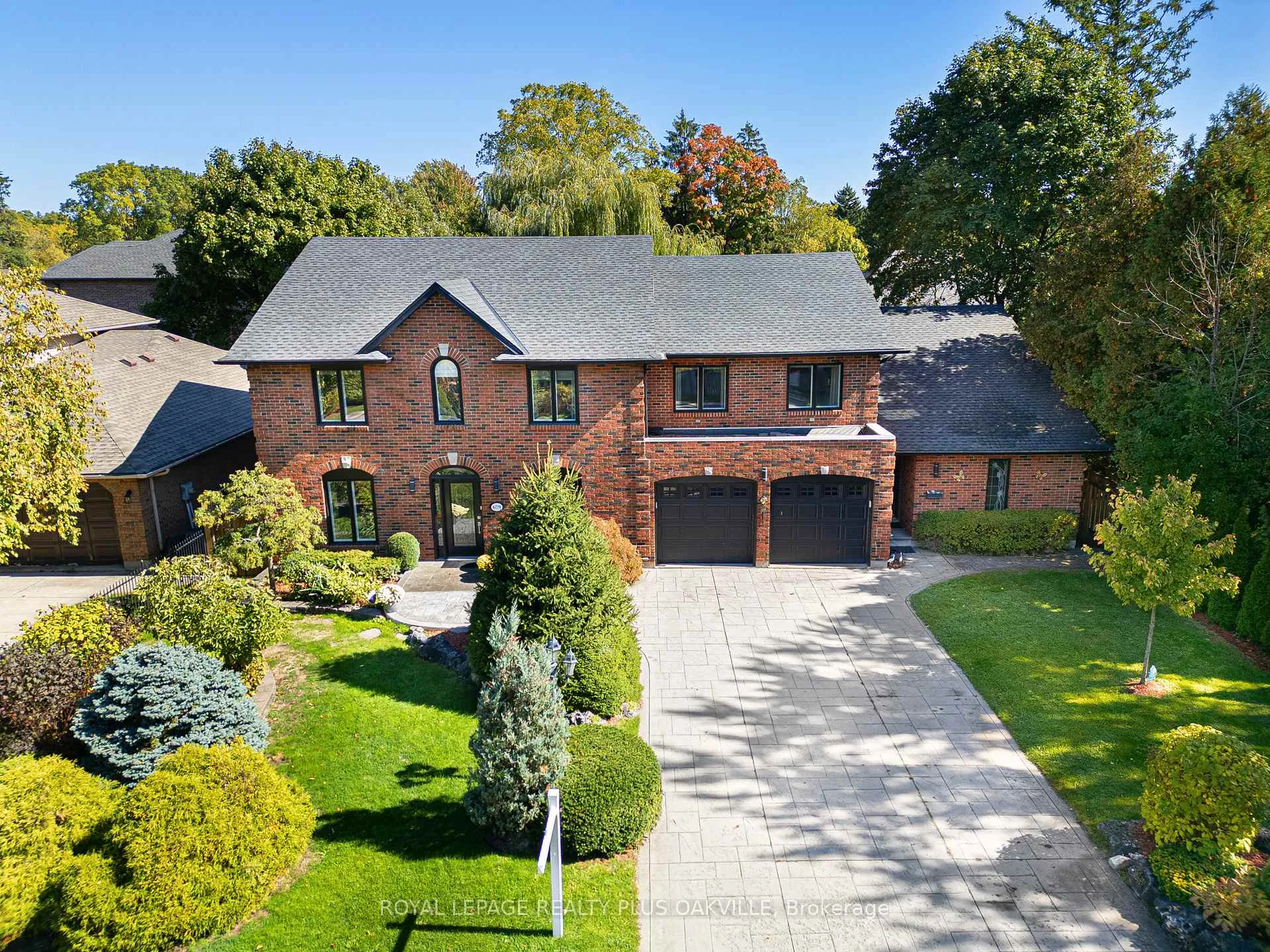 Photo 2 of 679 Greenravine Drive, Hamilton, Ancaster — HOMEH