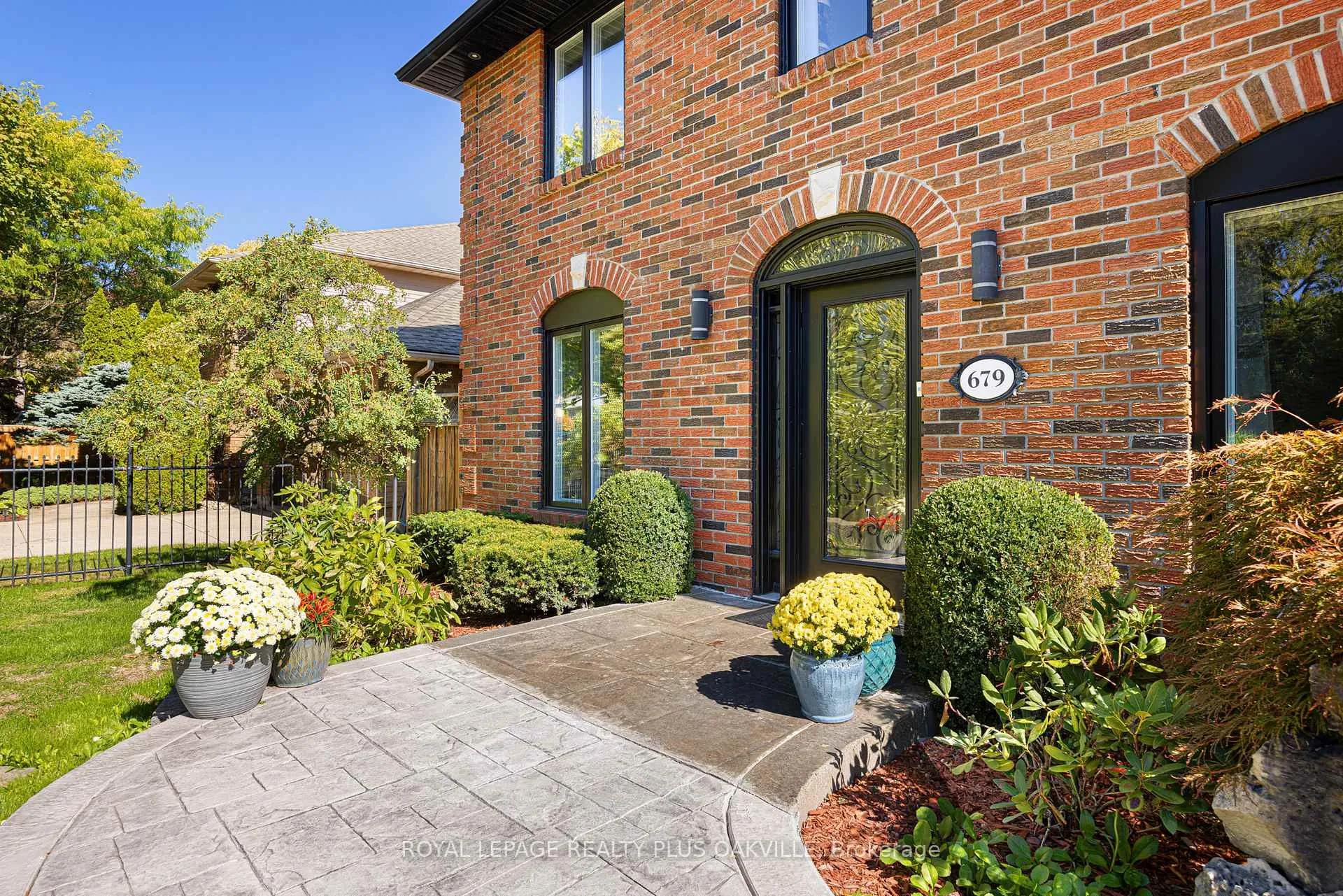 Photo 3 of 679 Greenravine Drive, Hamilton, Ancaster — HOMEH