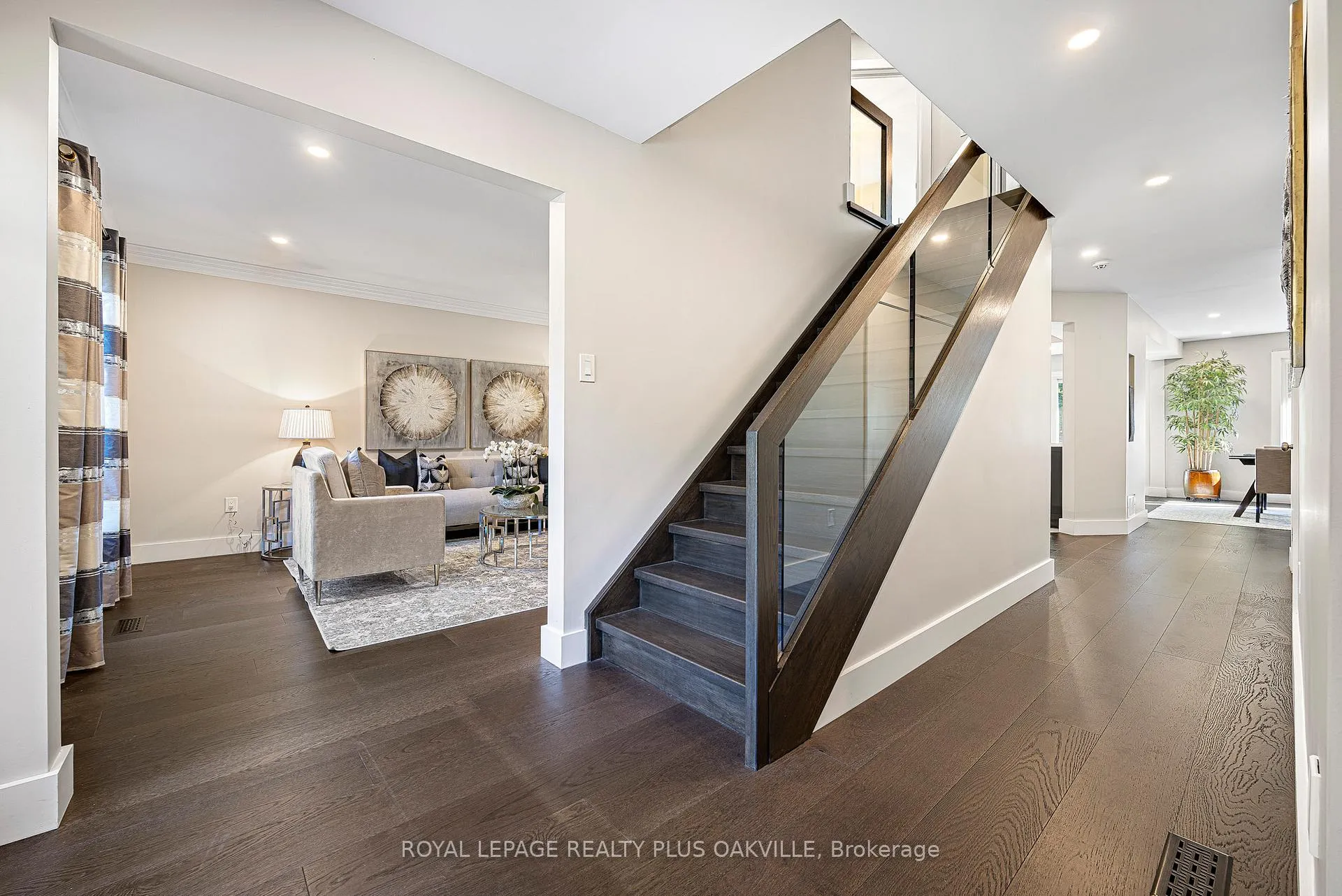 Photo 4 of 679 Greenravine Drive, Hamilton, Ancaster — HOMEH