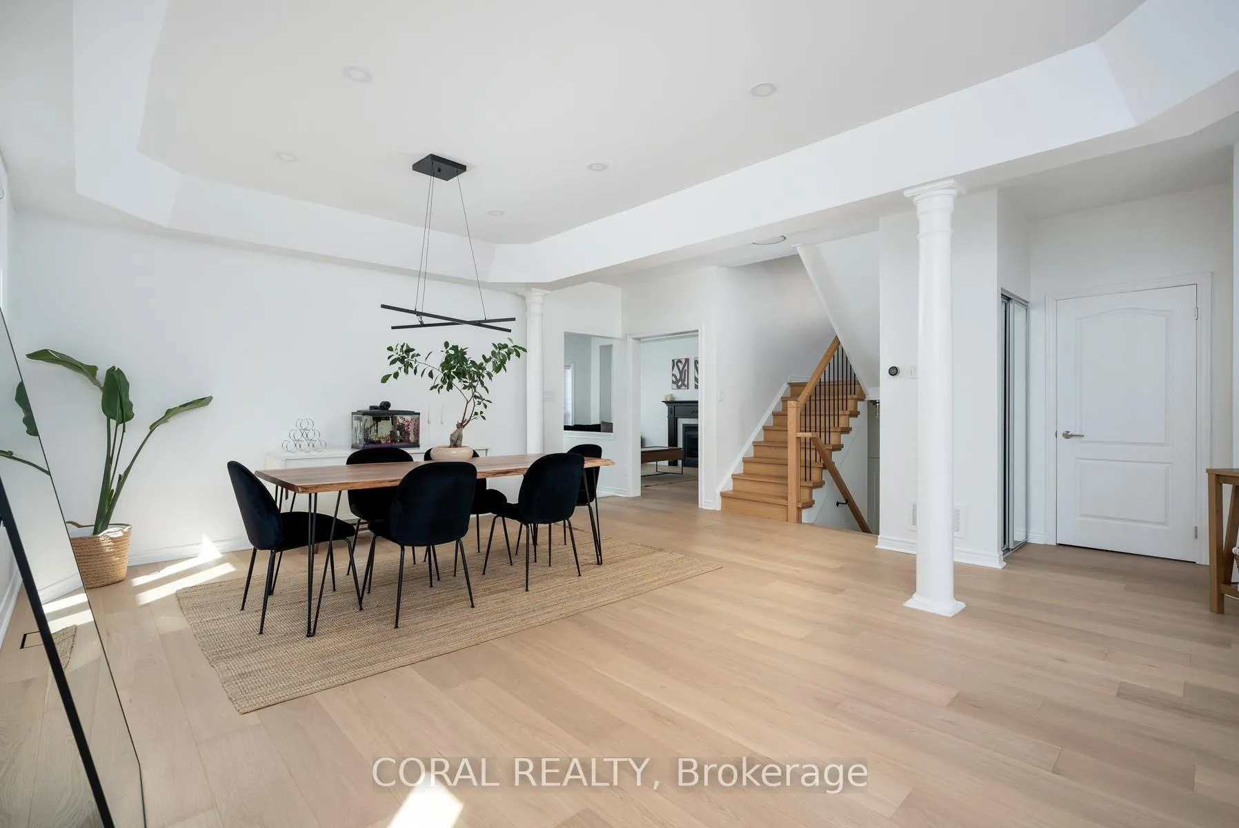 Photo 5 of 947 Wingarden Crescent, Pickering, Dunbarton — HOMEH