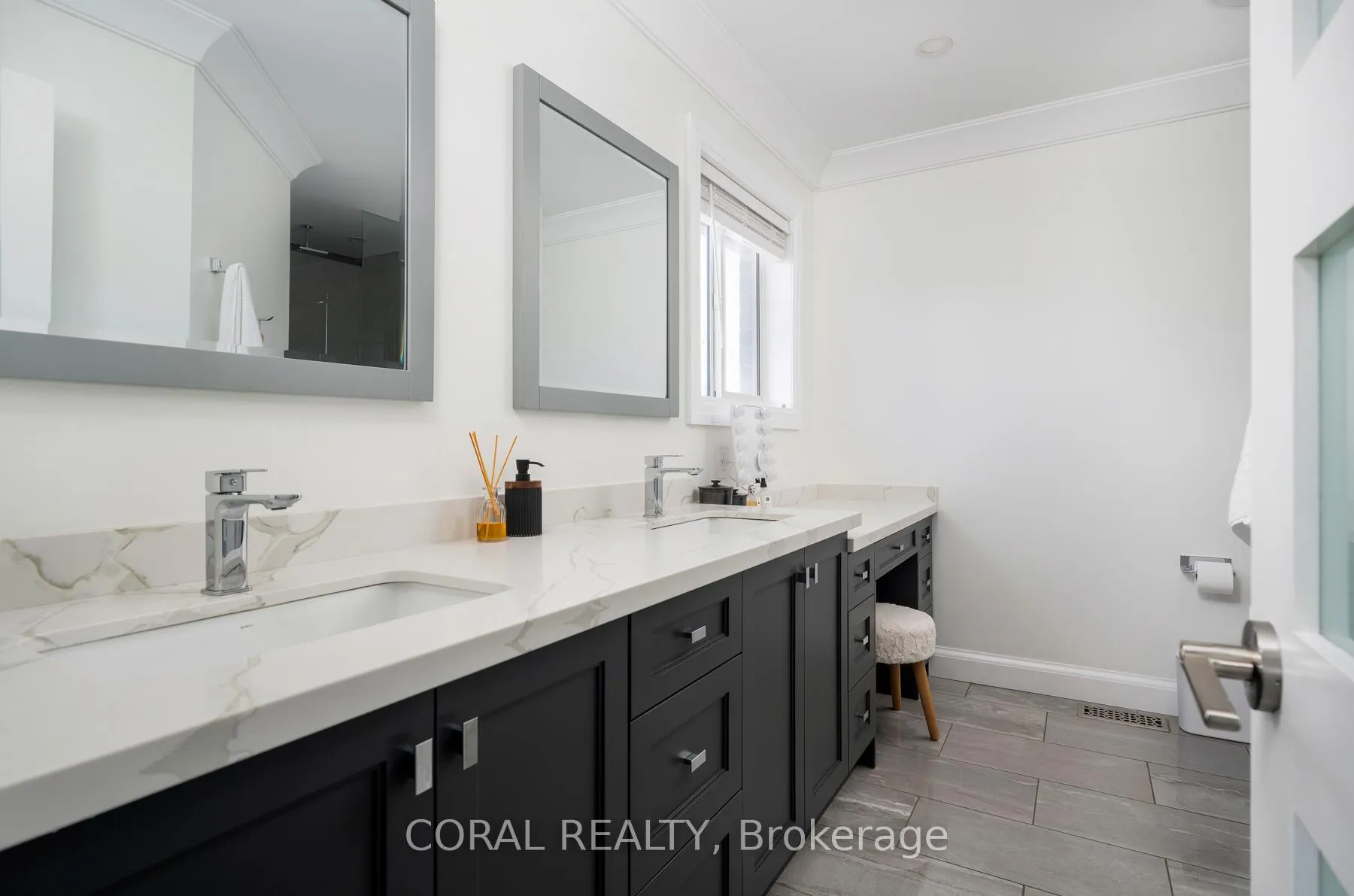 Photo 31 of 947 Wingarden Crescent, Pickering, Dunbarton — HOMEH