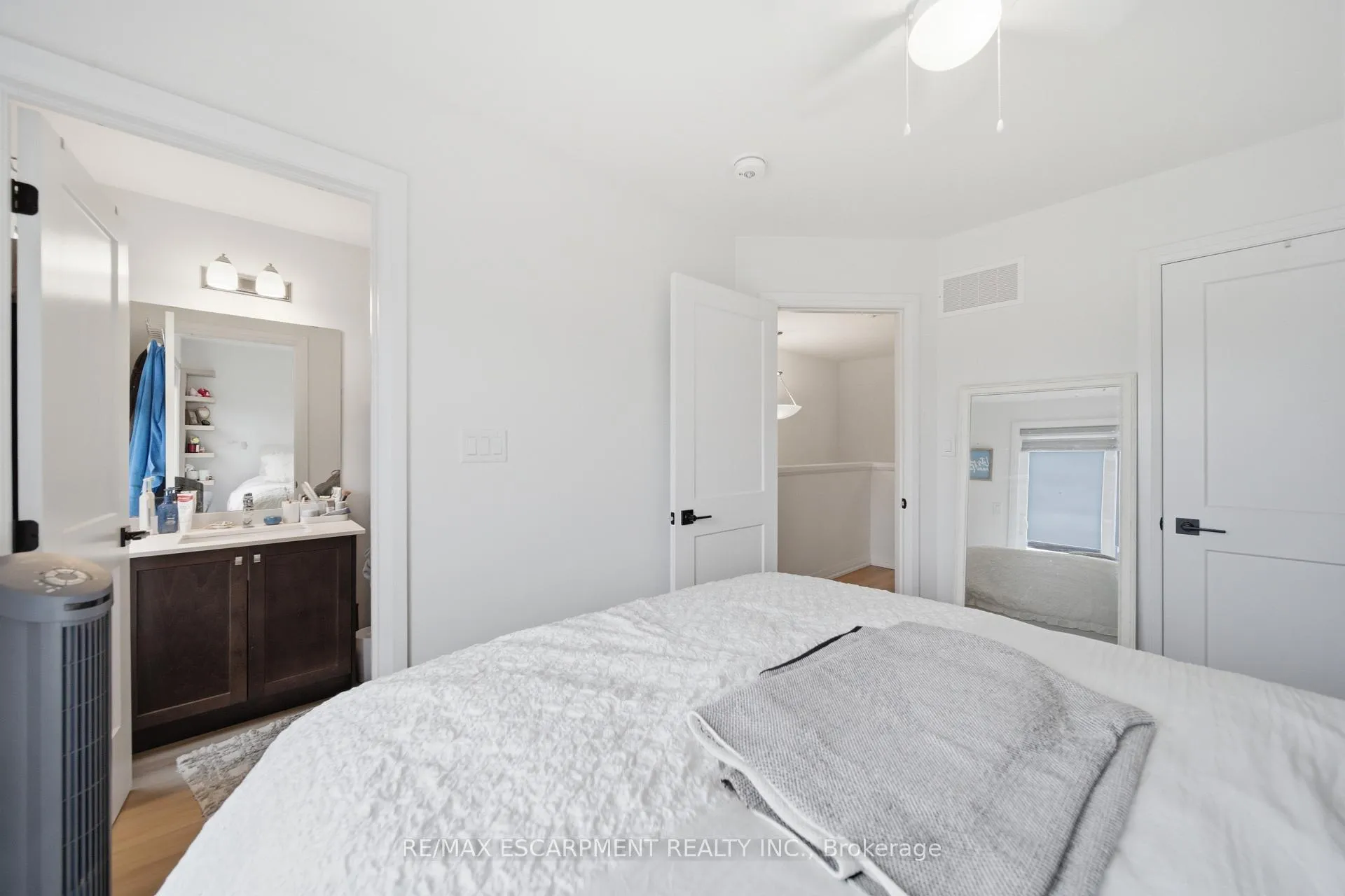 Photo 12 of 55 Tom Brown Drive, Brant, Paris — HOMEH