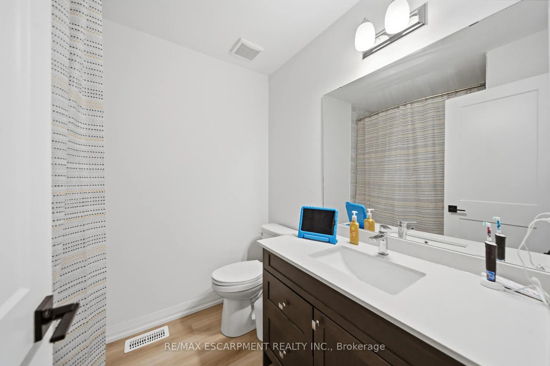 Photo 17 of 55 Tom Brown Drive, Brant, Paris — HOMEH