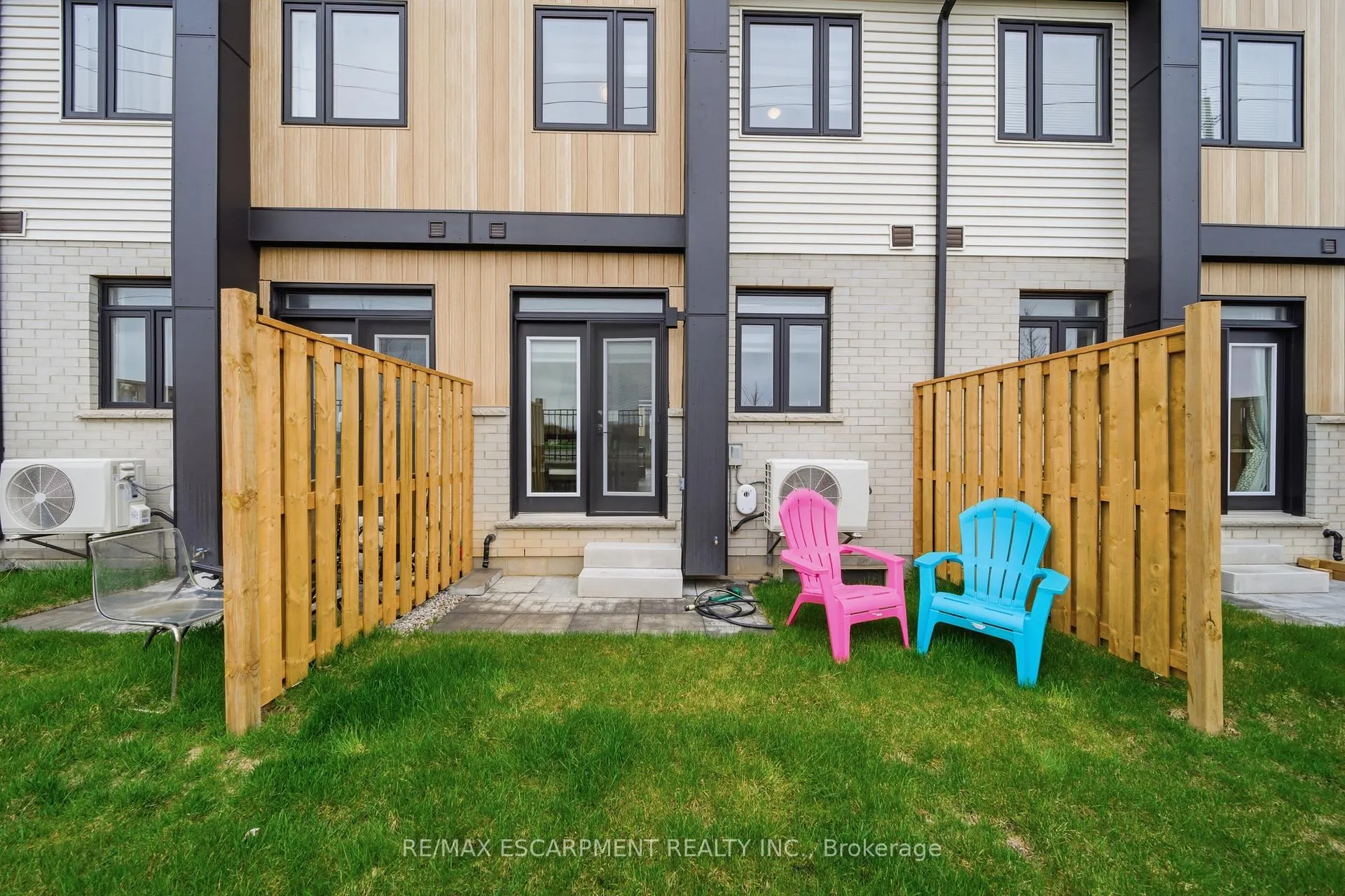 Photo 20 of 55 Tom Brown Drive, Brant, Paris — HOMEH