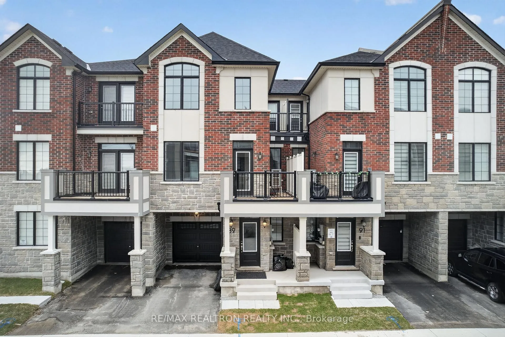 Front of 89 Pearen Lane