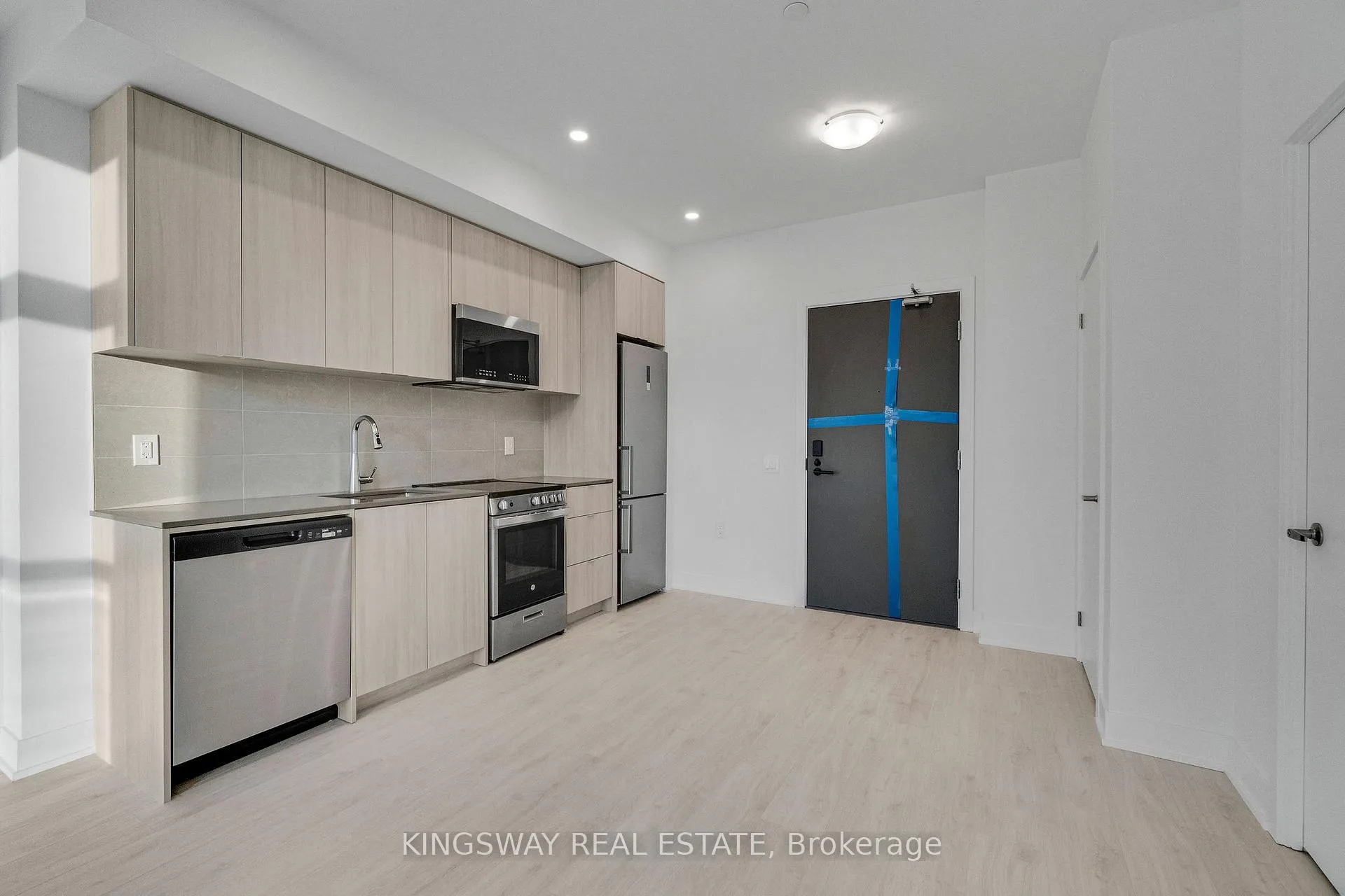 Photo 10 of Unit 207, 2088 James Street, Burlington, Brant — HOMEH