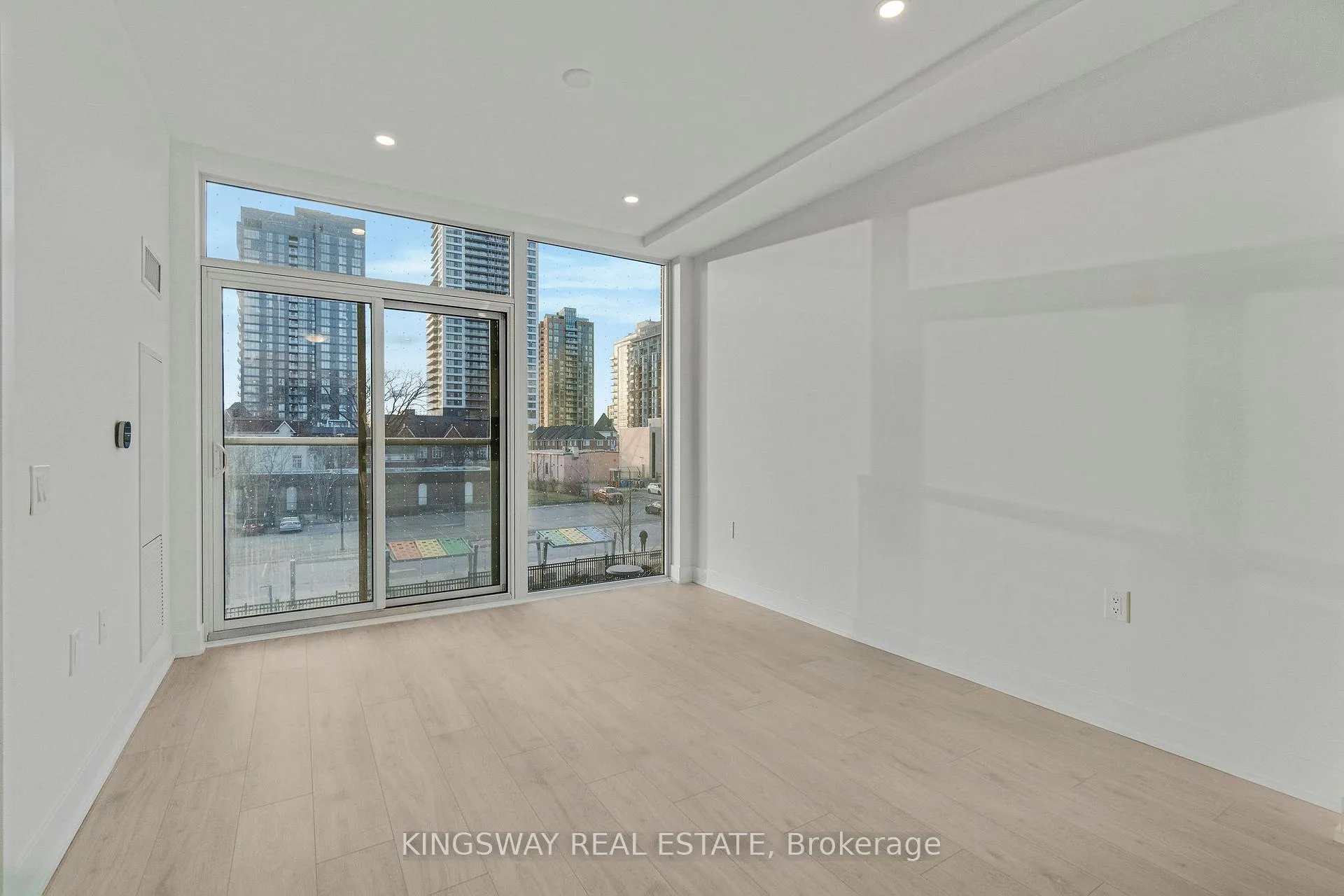 Photo 12 of Unit 207, 2088 James Street, Burlington, Brant — HOMEH