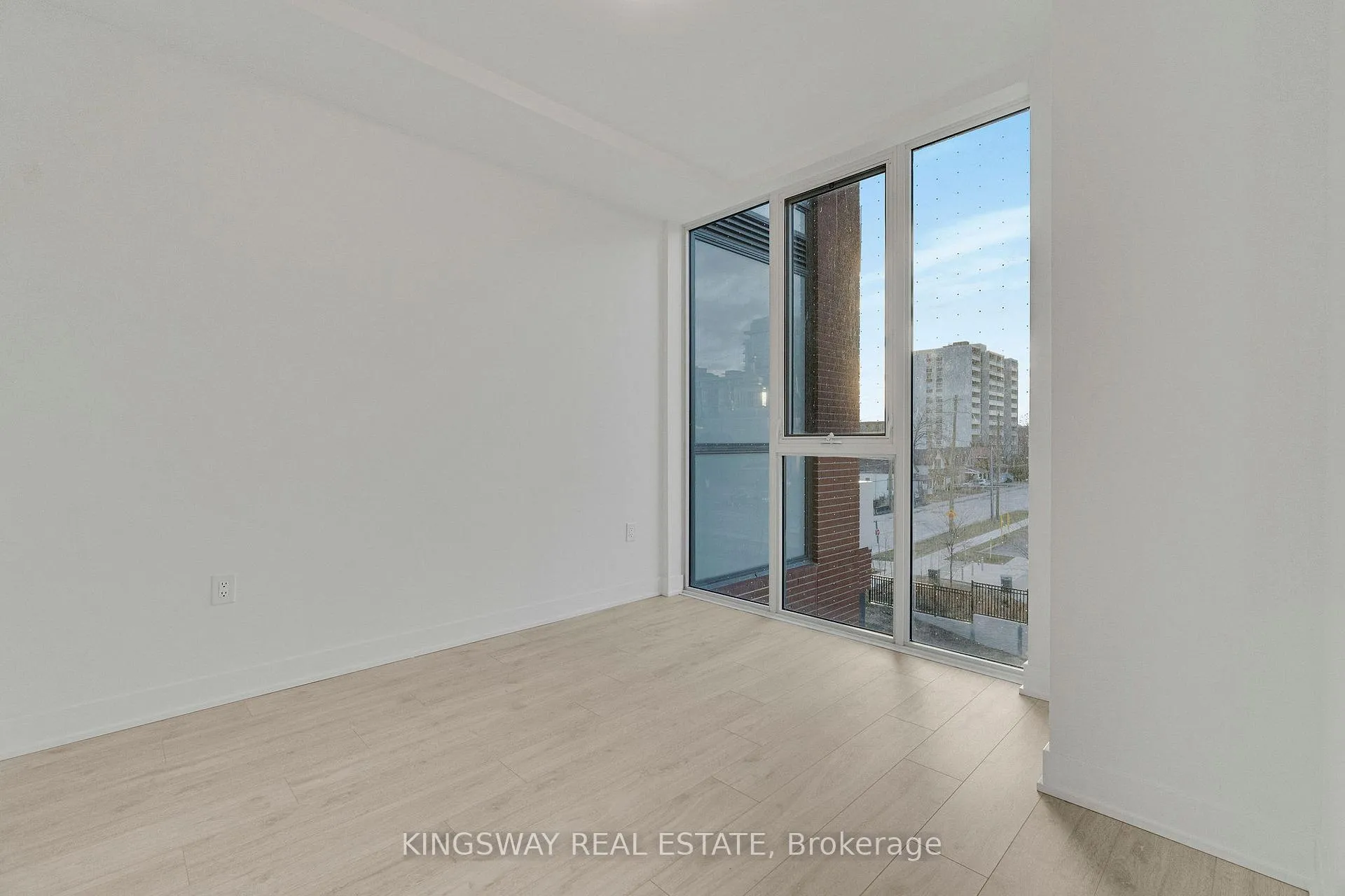 Photo 16 of Unit 207, 2088 James Street, Burlington, Brant — HOMEH