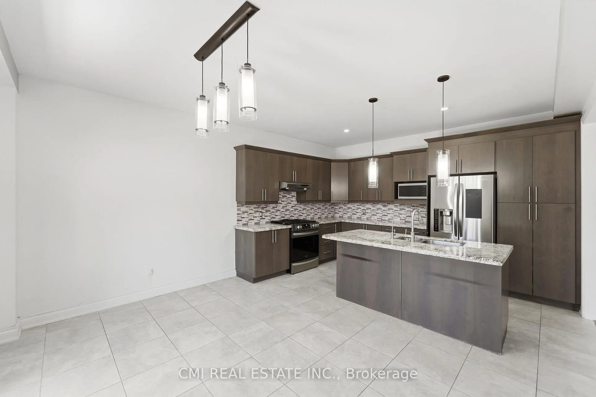 Photo 15 of 12 Mitten Court, Hamilton, Eleanor — HOMEH