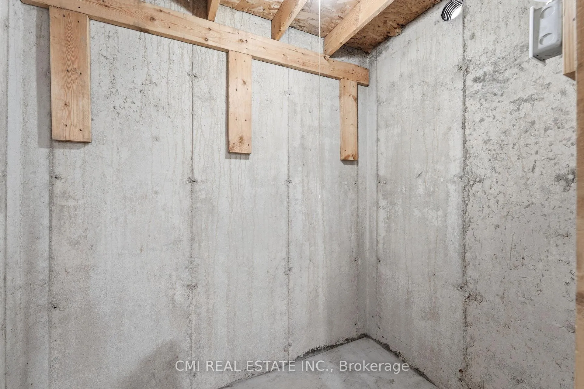 Photo 32 of 12 Mitten Court, Hamilton, Eleanor — HOMEH
