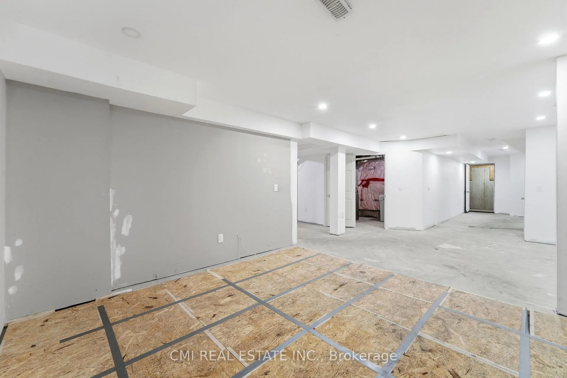 Photo 35 of 12 Mitten Court, Hamilton, Eleanor — HOMEH