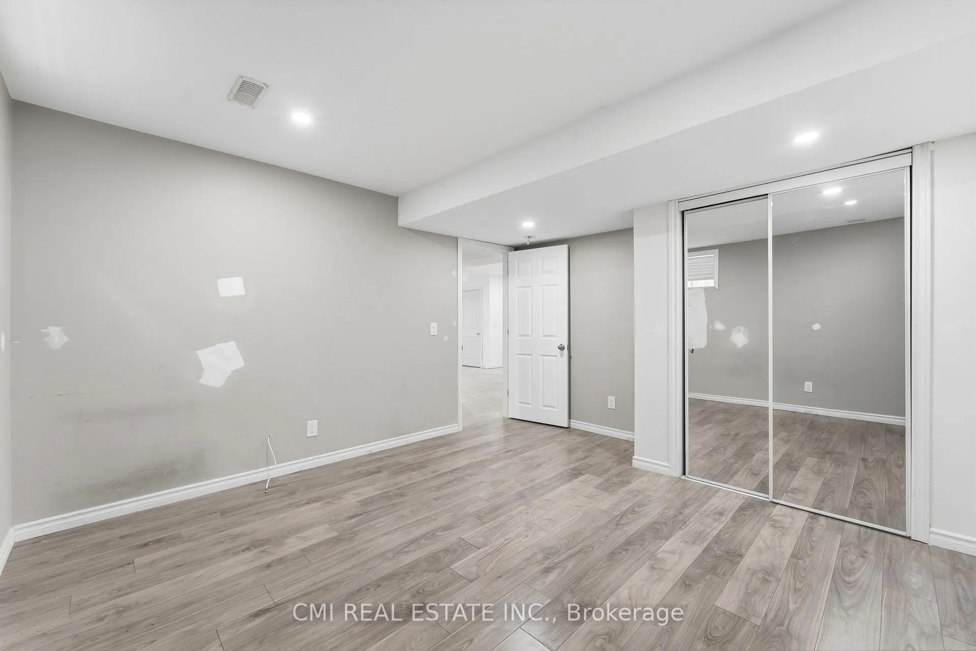 Photo 36 of 12 Mitten Court, Hamilton, Eleanor — HOMEH