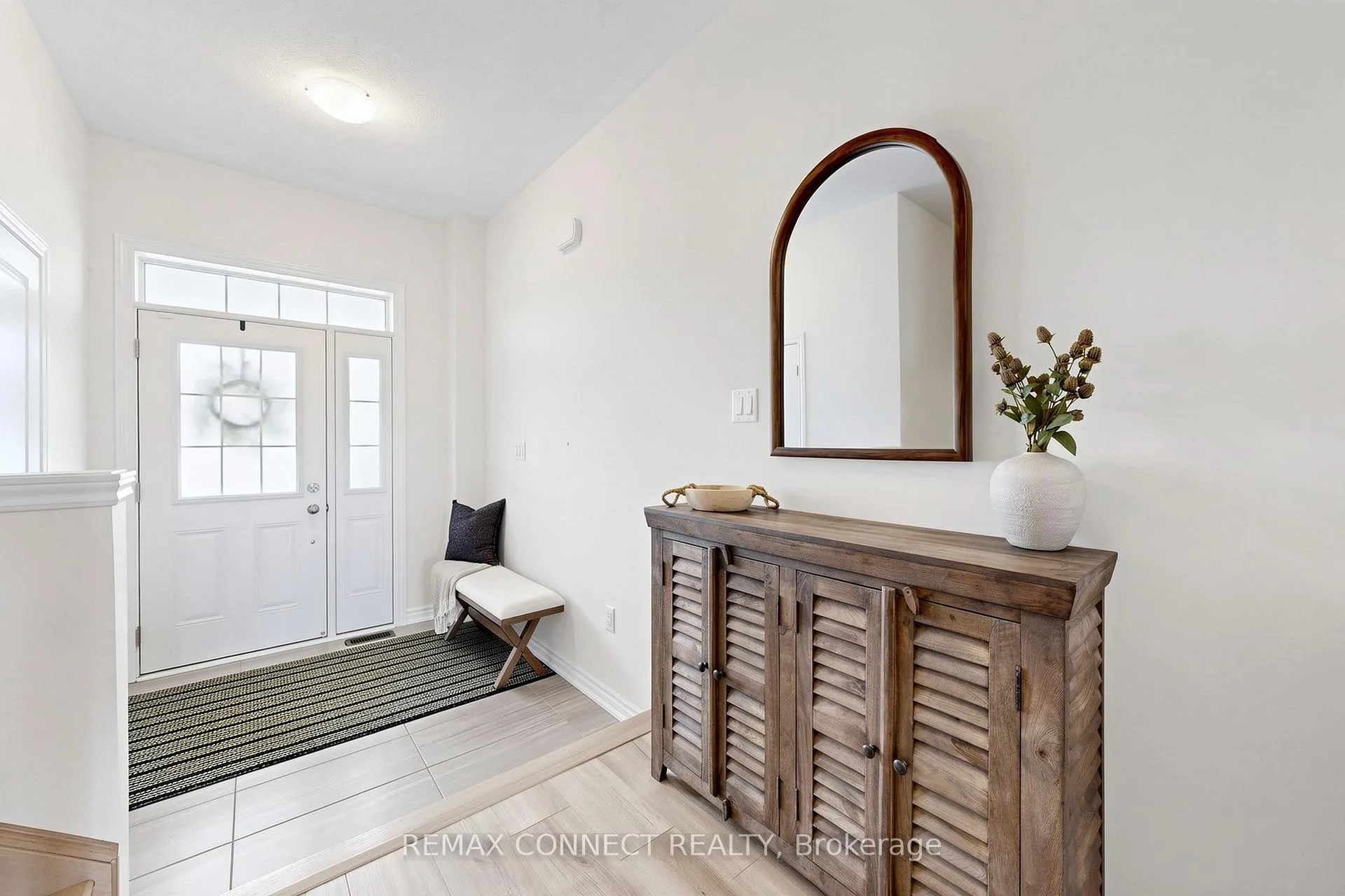 Photo 5 of 2293 Grainger Loop, Innisfil, Alcona — HOMEH