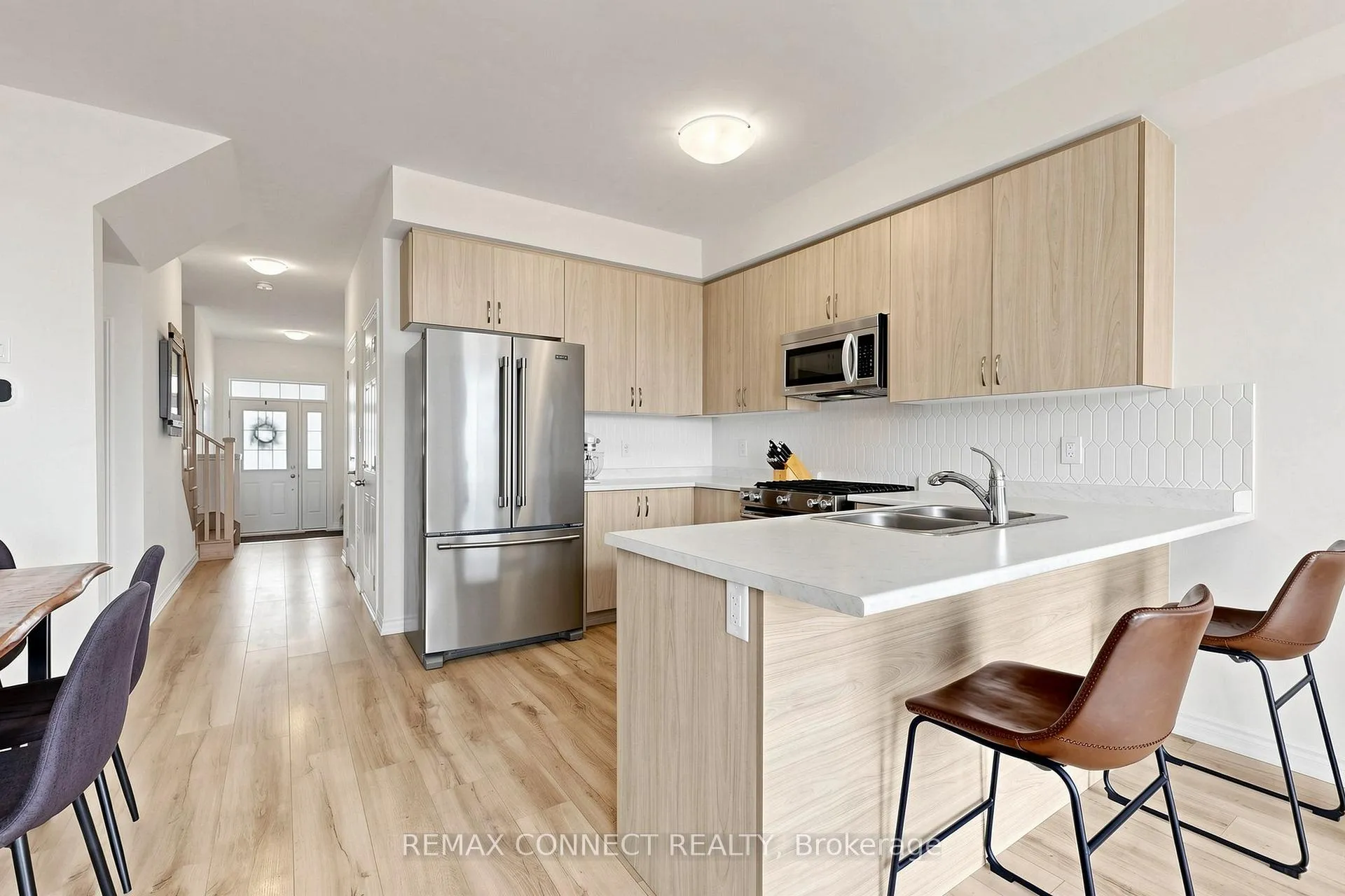 Photo 17 of 2293 Grainger Loop, Innisfil, Alcona — HOMEH