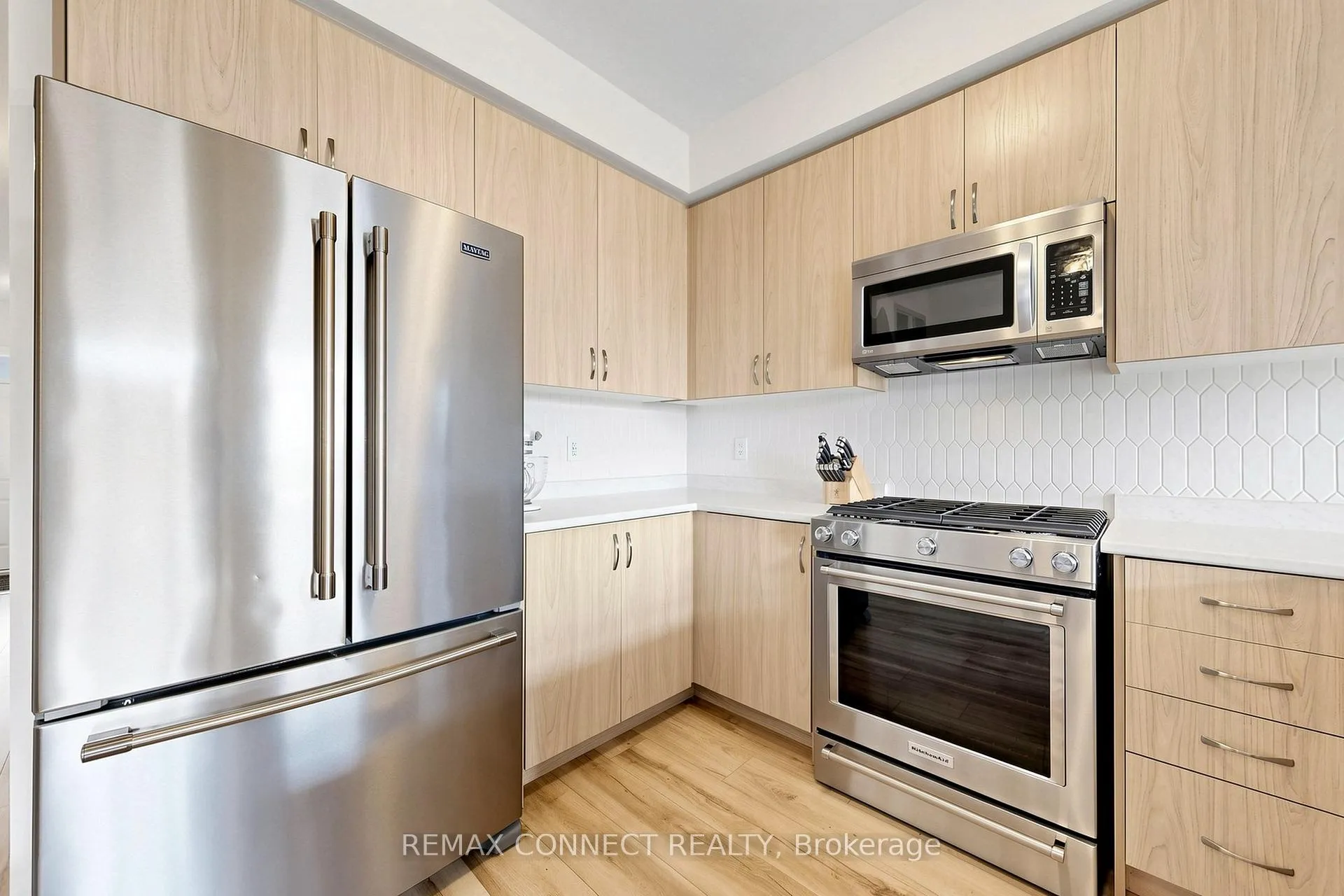 Photo 23 of 2293 Grainger Loop, Innisfil, Alcona — HOMEH