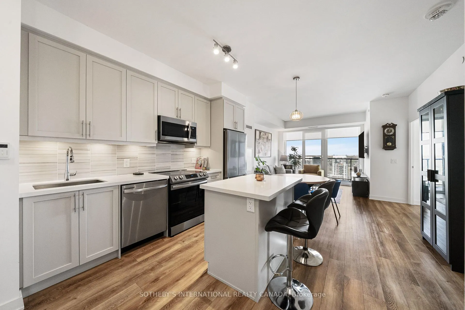 Front of Unit 2003, 95 Oneida Crescent