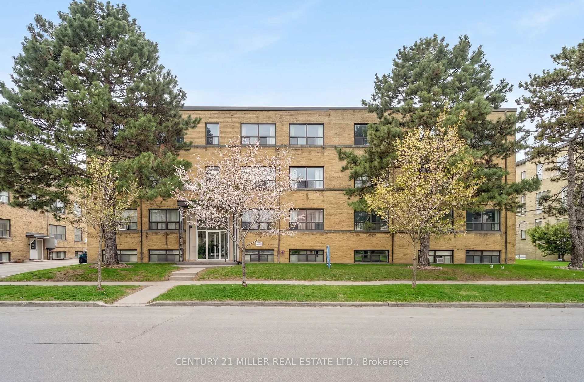 Photo 1 of Unit 2, 6 Saranac Boulevard, Toronto, Englemount-Lawrence — HOMEH