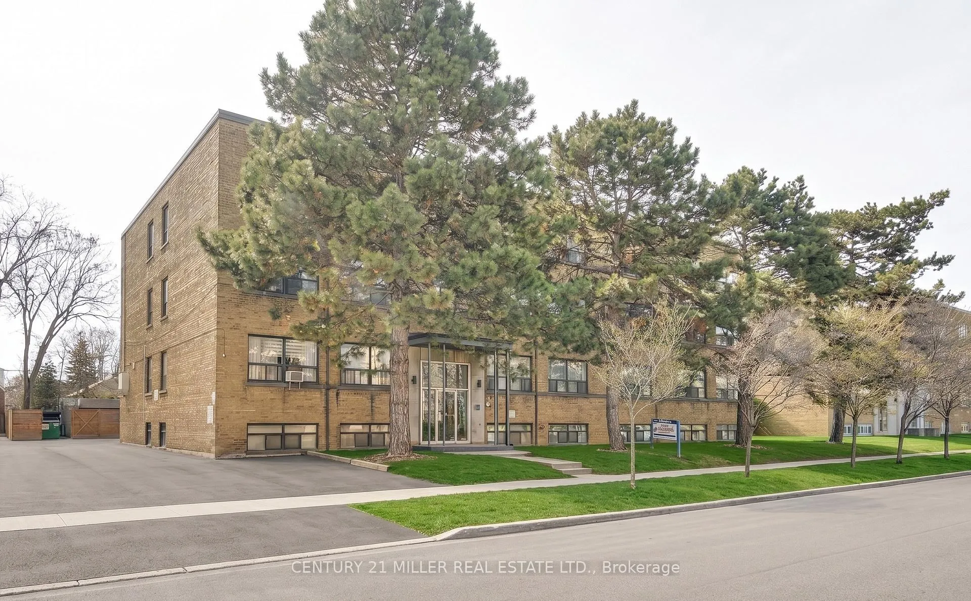 Photo 2 of Unit 2, 6 Saranac Boulevard, Toronto, Englemount-Lawrence — HOMEH