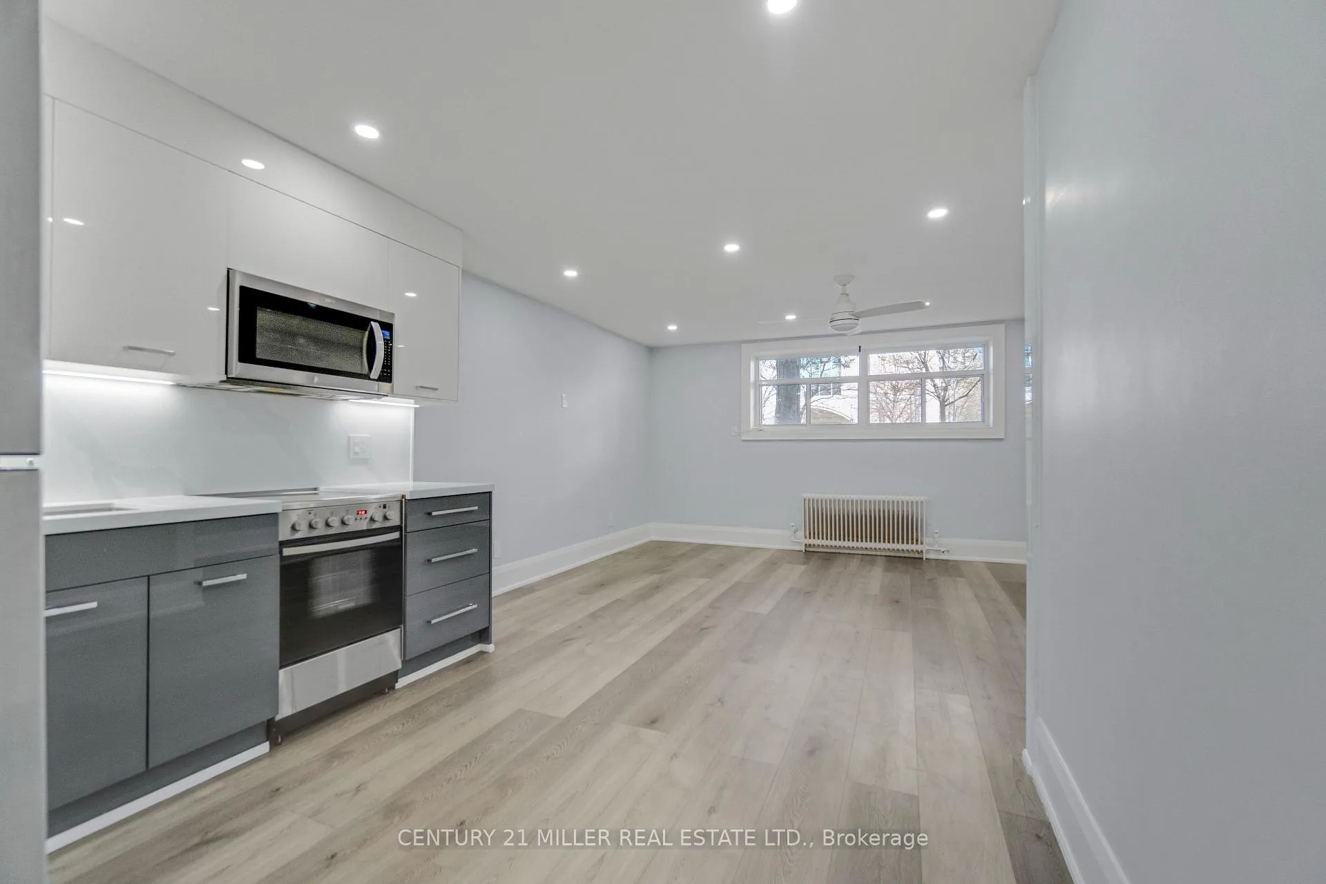 Photo 5 of Unit 2, 6 Saranac Boulevard, Toronto, Englemount-Lawrence — HOMEH