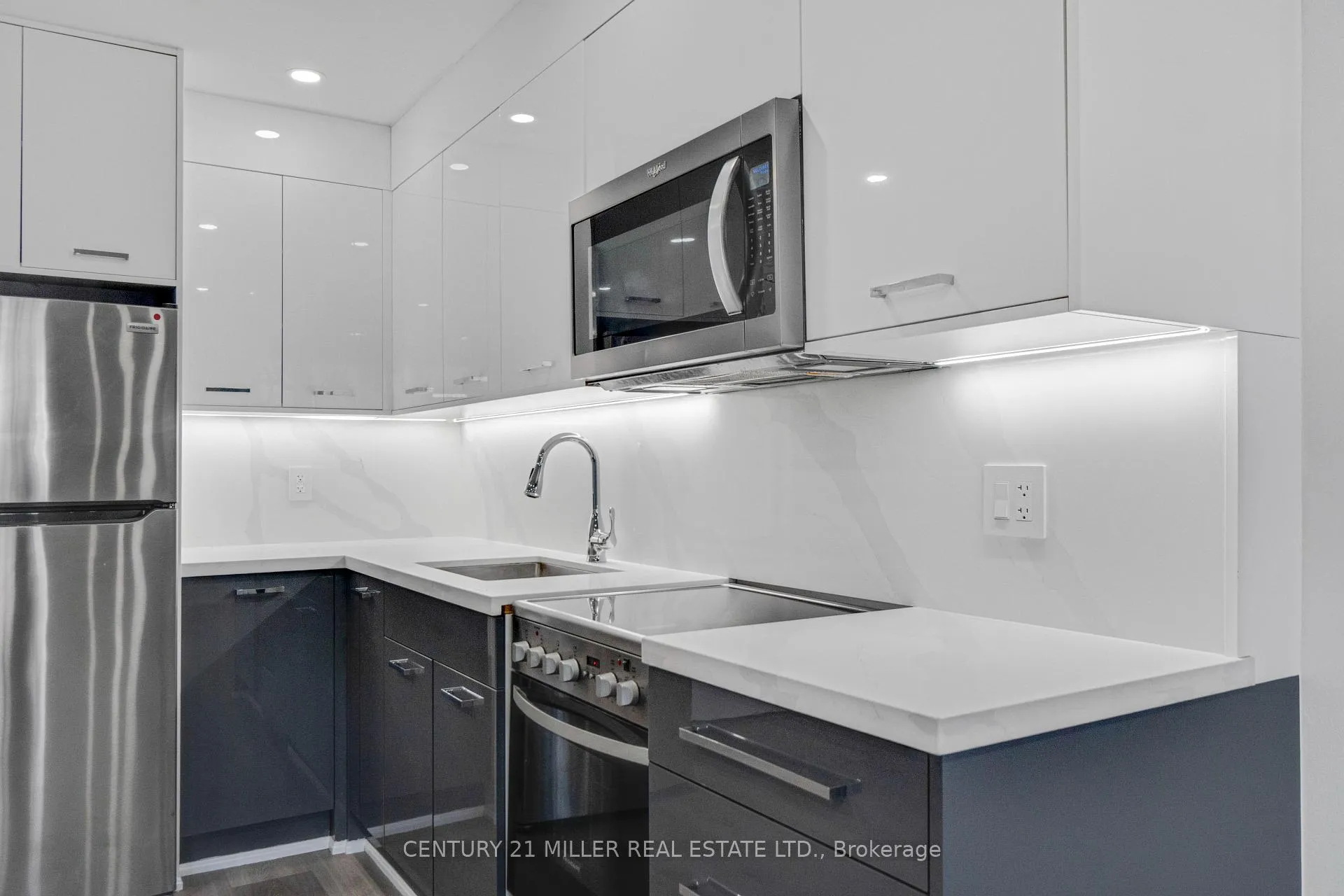 Photo 8 of Unit 2, 6 Saranac Boulevard, Toronto, Englemount-Lawrence — HOMEH