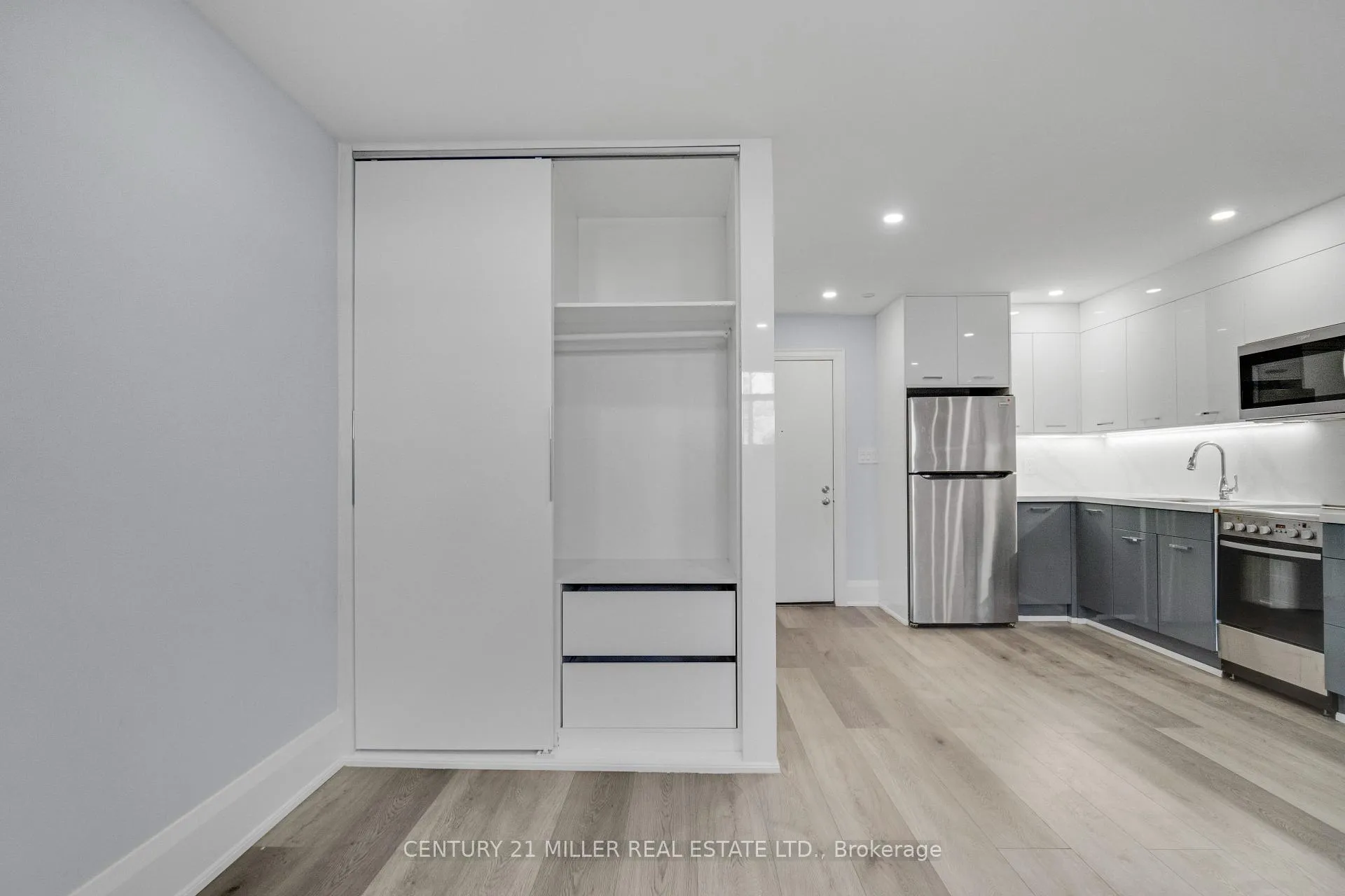 Photo 14 of Unit 2, 6 Saranac Boulevard, Toronto, Englemount-Lawrence — HOMEH