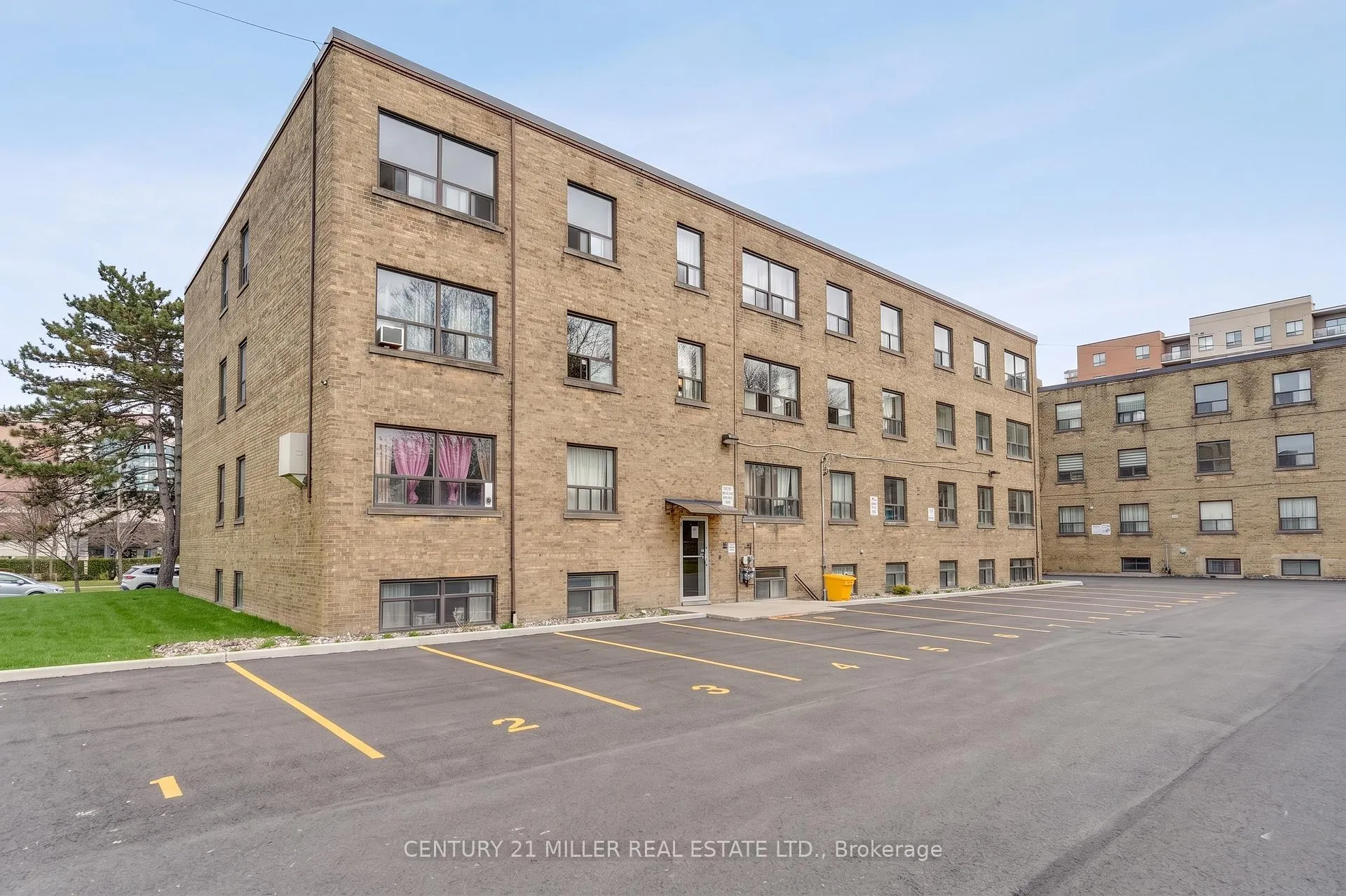 Photo 20 of Unit 2, 6 Saranac Boulevard, Toronto, Englemount-Lawrence — HOMEH