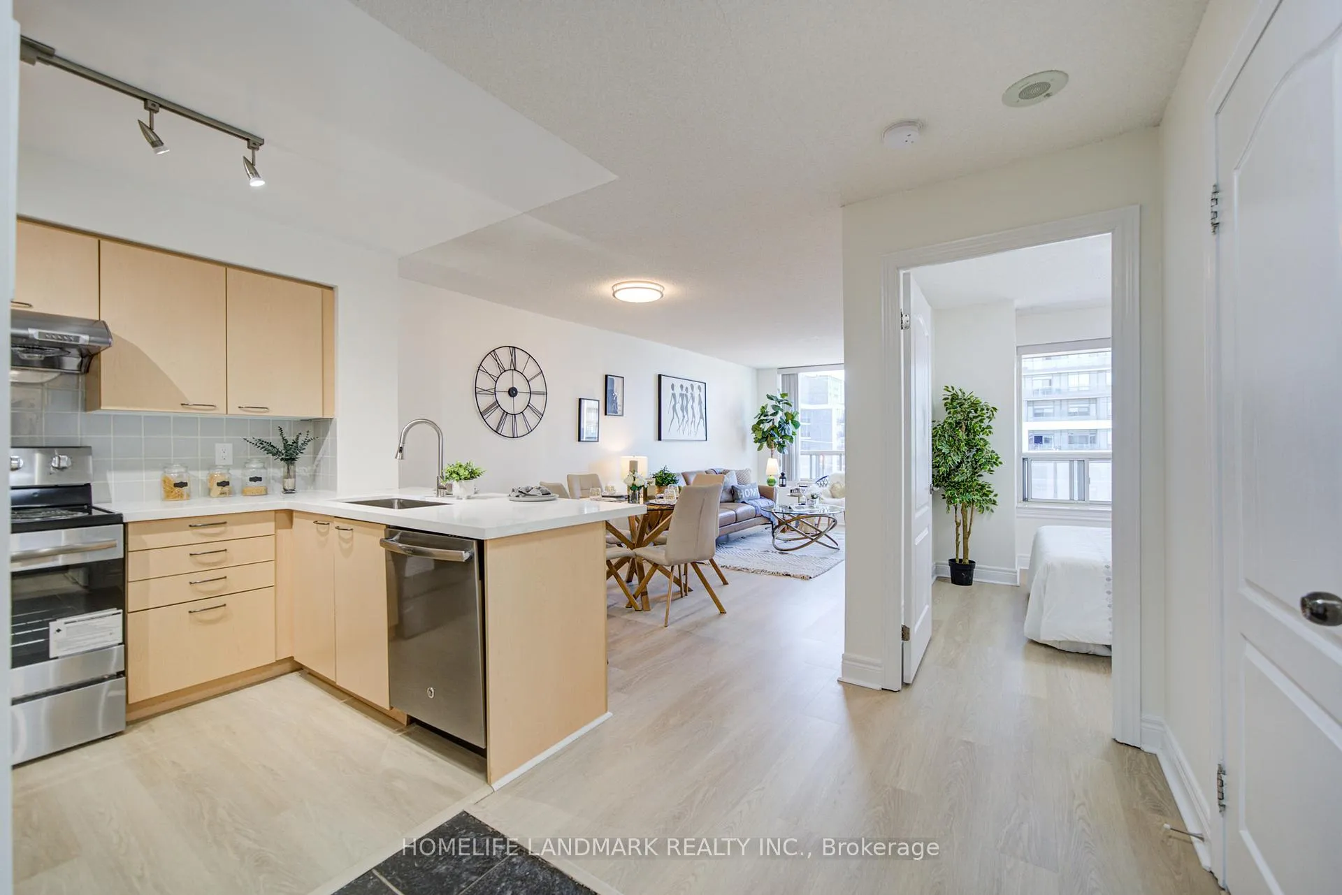 Photo 9 of Unit 912, 48 Suncrest Boulevard, Markham, Commerce Valley — HOMEH