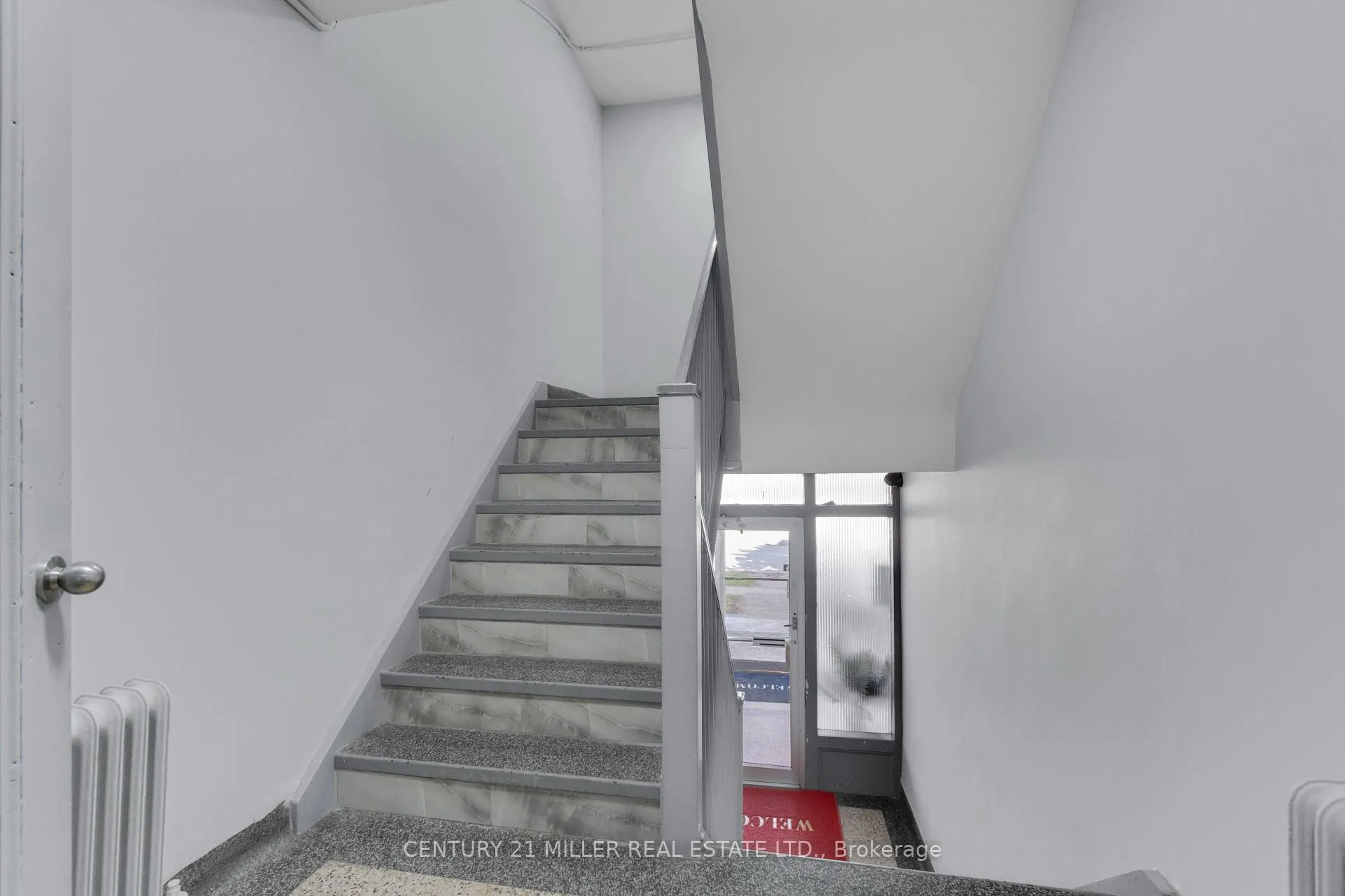 Photo 3 of Unit 22, 6 Saranac Boulevard, Toronto, Englemount-Lawrence — HOMEH