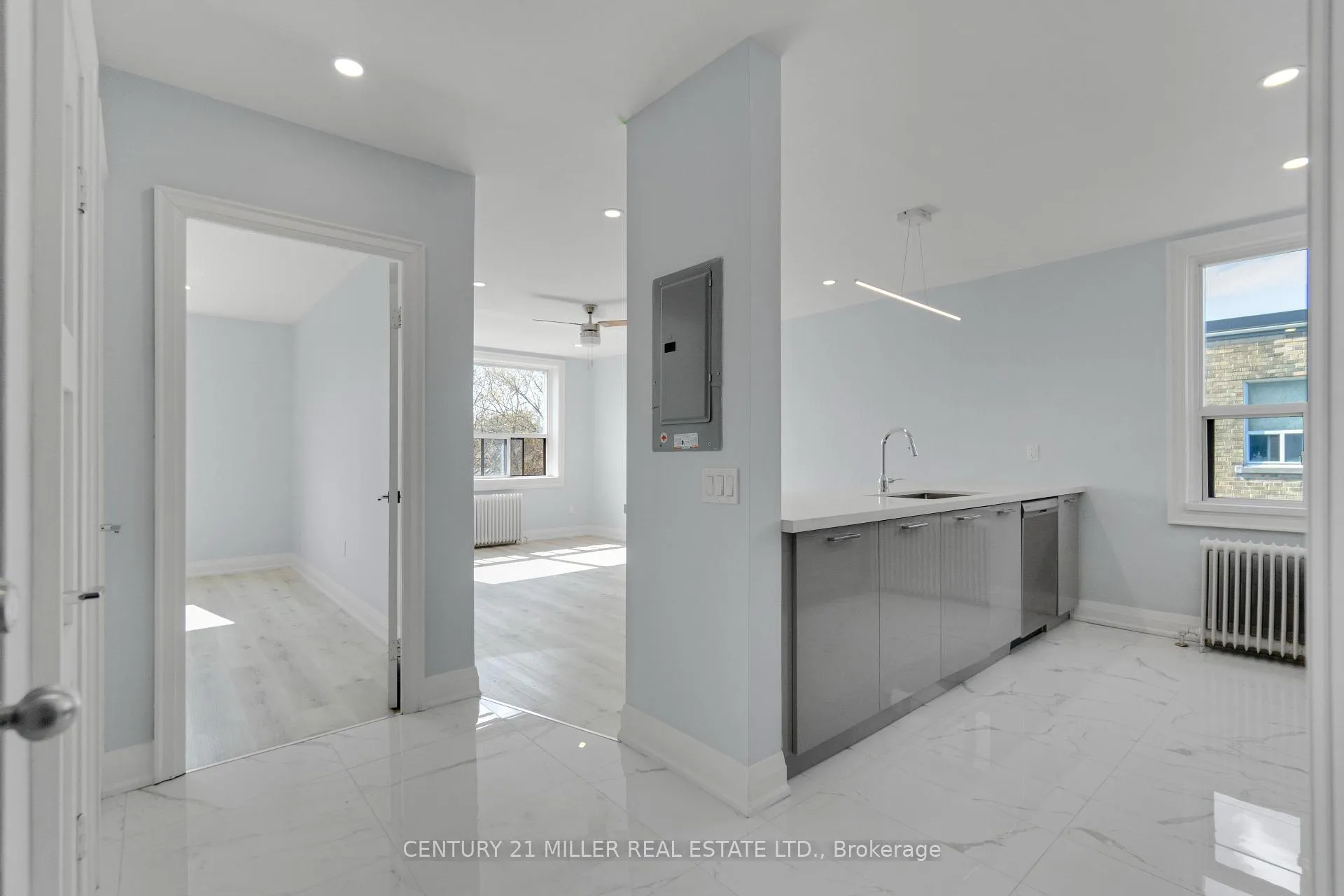Photo 5 of Unit 22, 6 Saranac Boulevard, Toronto, Englemount-Lawrence — HOMEH