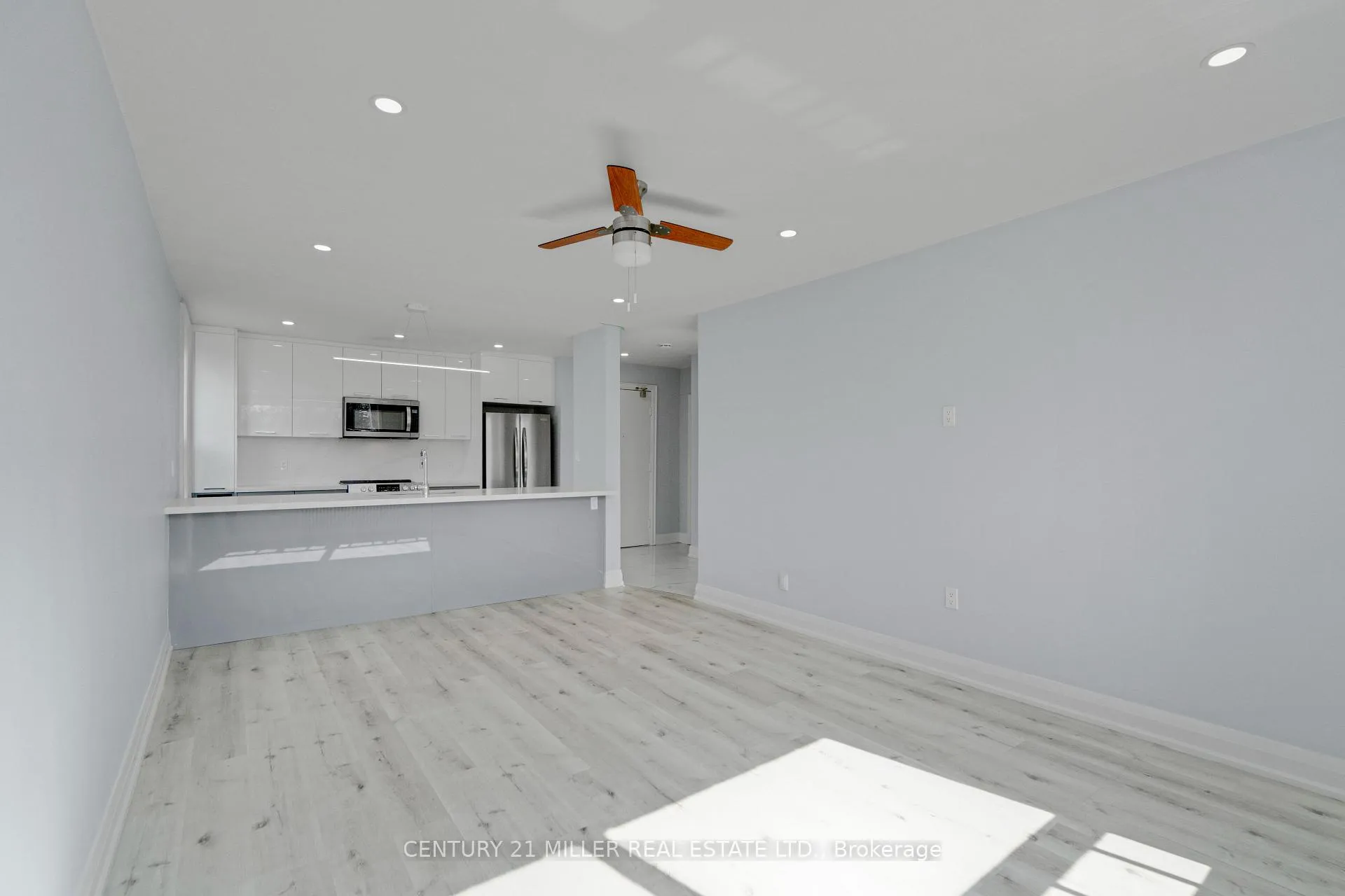 Photo 7 of Unit 22, 6 Saranac Boulevard, Toronto, Englemount-Lawrence — HOMEH