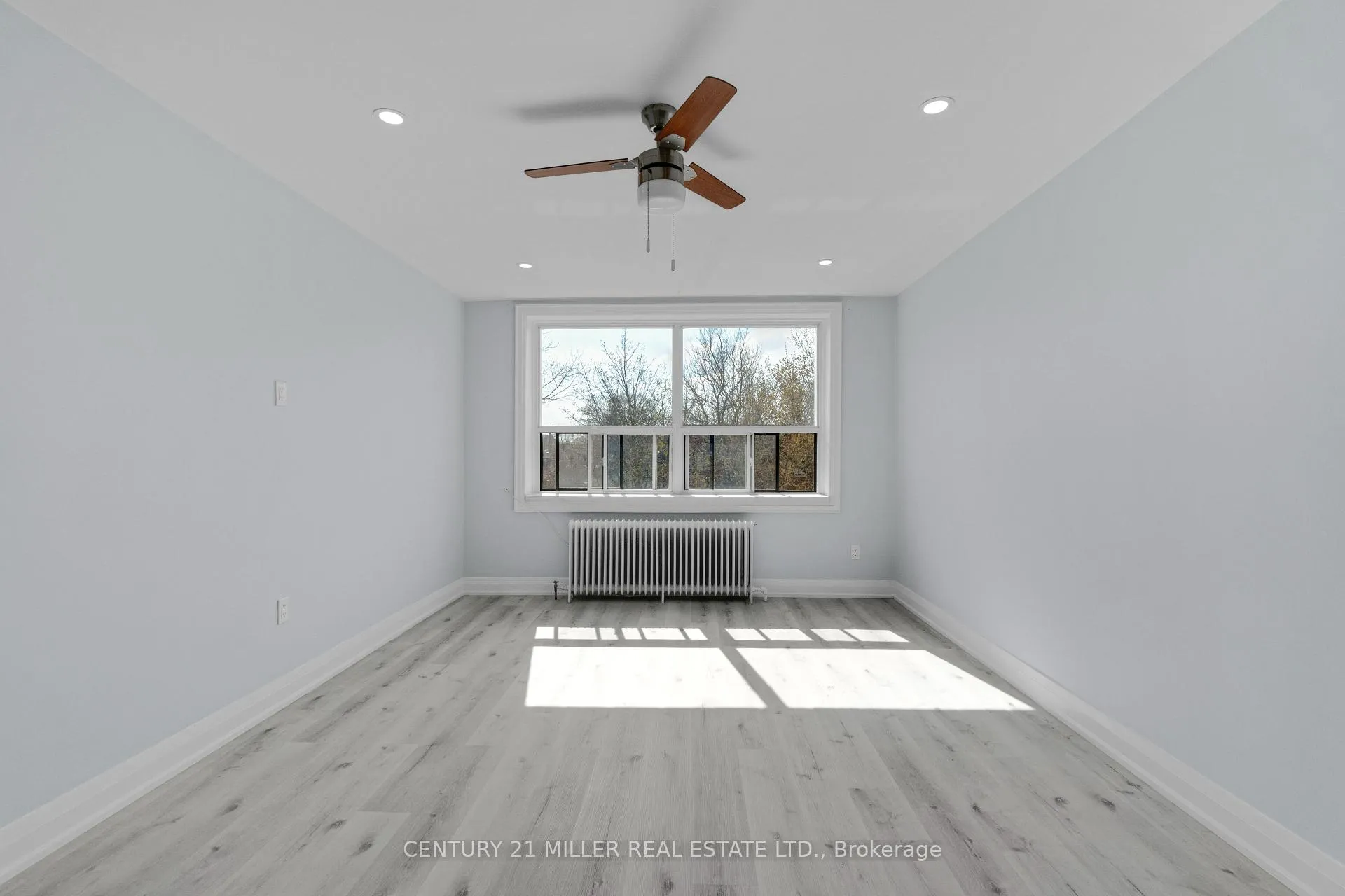 Photo 8 of Unit 22, 6 Saranac Boulevard, Toronto, Englemount-Lawrence — HOMEH