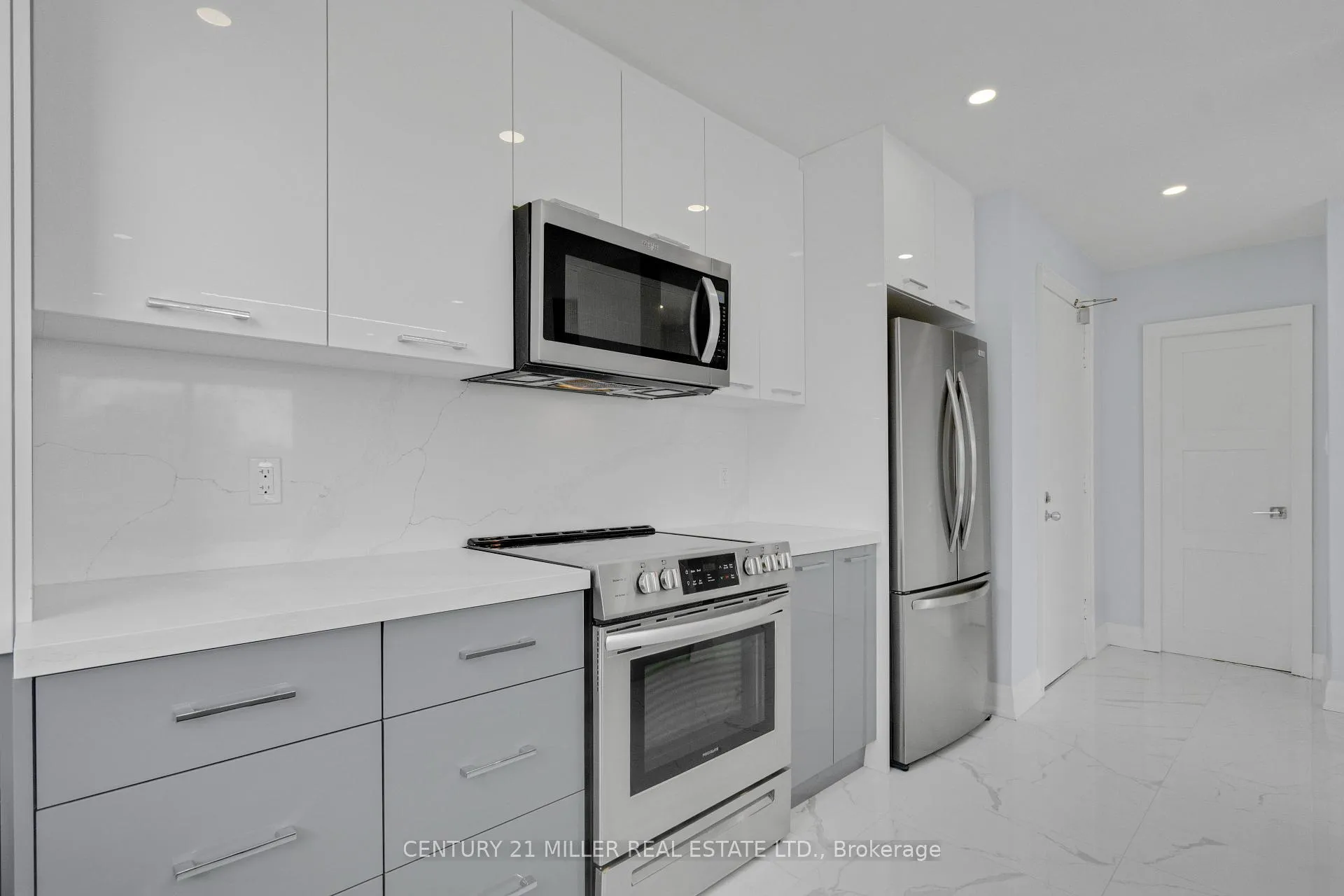 Photo 12 of Unit 22, 6 Saranac Boulevard, Toronto, Englemount-Lawrence — HOMEH