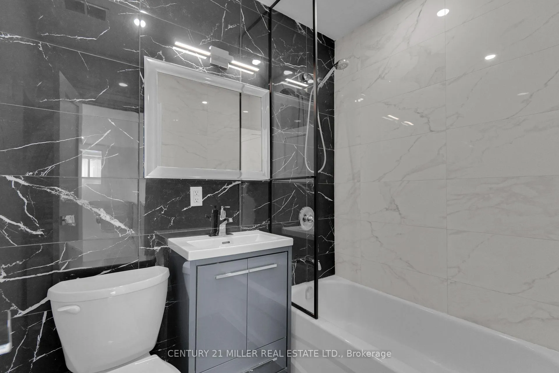 Photo 18 of Unit 22, 6 Saranac Boulevard, Toronto, Englemount-Lawrence — HOMEH